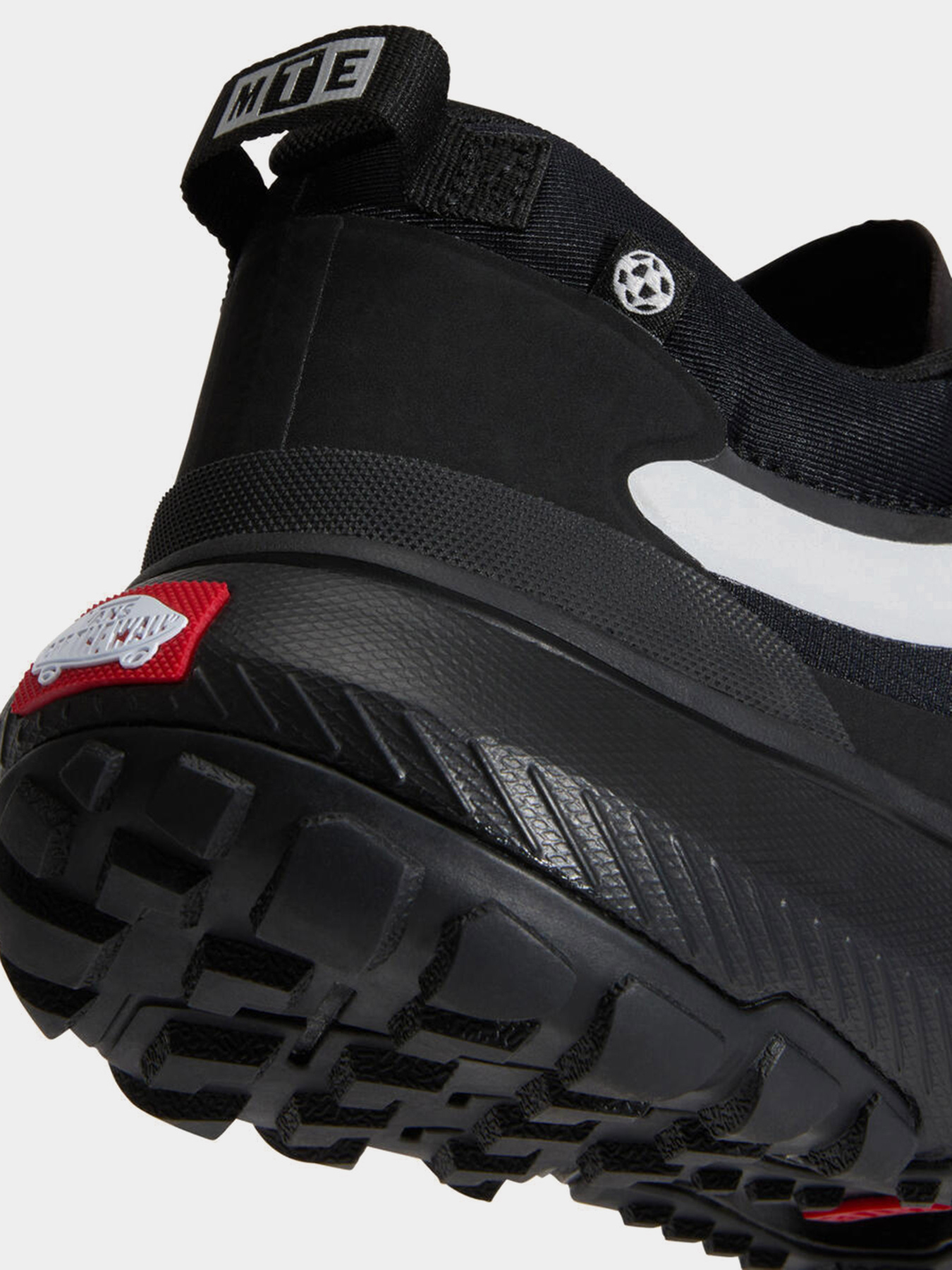 Кроссовки повседневные Vans MTE Crosspath модель VN000CVUBLK1 Кроссовки повседневные Vans MTE Crosspath модель VN000CVUBLK1 Фото