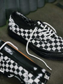 Vans модель VN000EJC1KP1 Фото