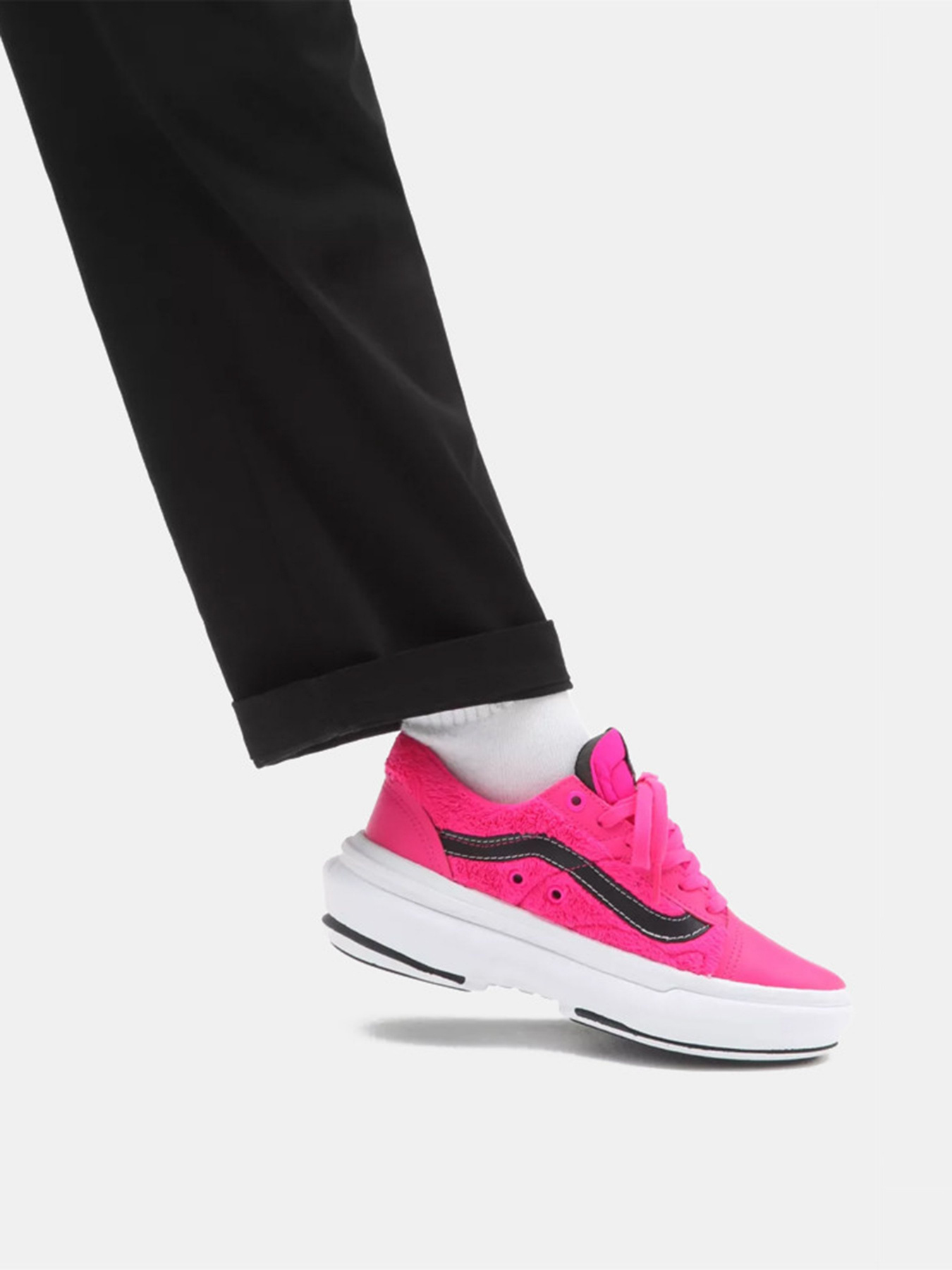 Кеди низькі Vans OLD SKOOL OVERT модель VN0A7Q5EPNK1 Кеди низькі Vans OLD SKOOL OVERT модель VN0A7Q5EPNK1 Фото