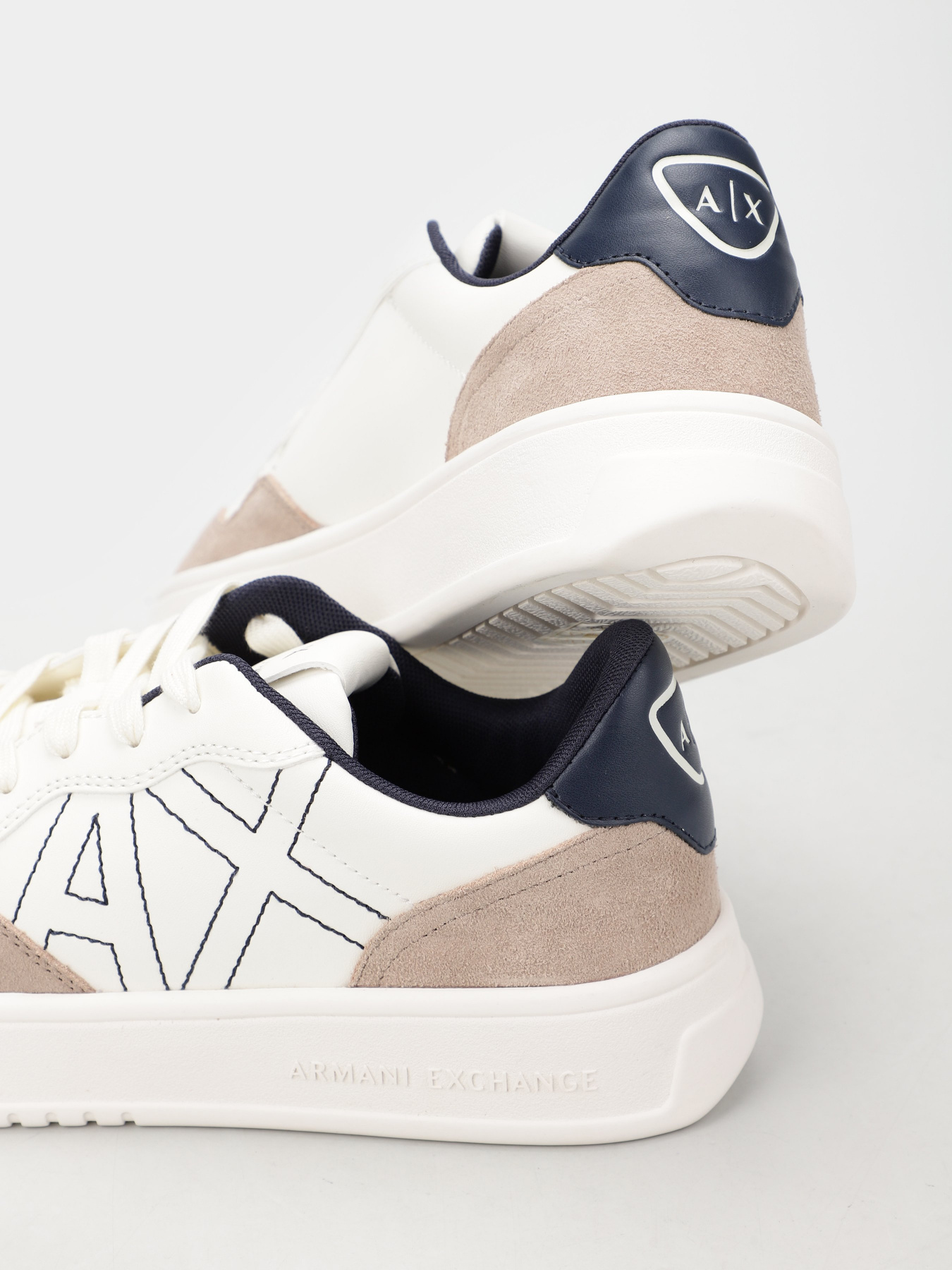 Кроссовки Armani Exchange модель XDX103-XV579-S030 Фото