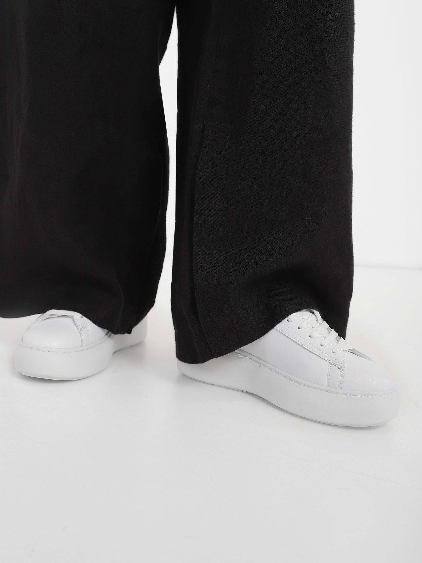 Кросівки повсякденні Armani Exchange модель XDX108-XV635-00152 Фото