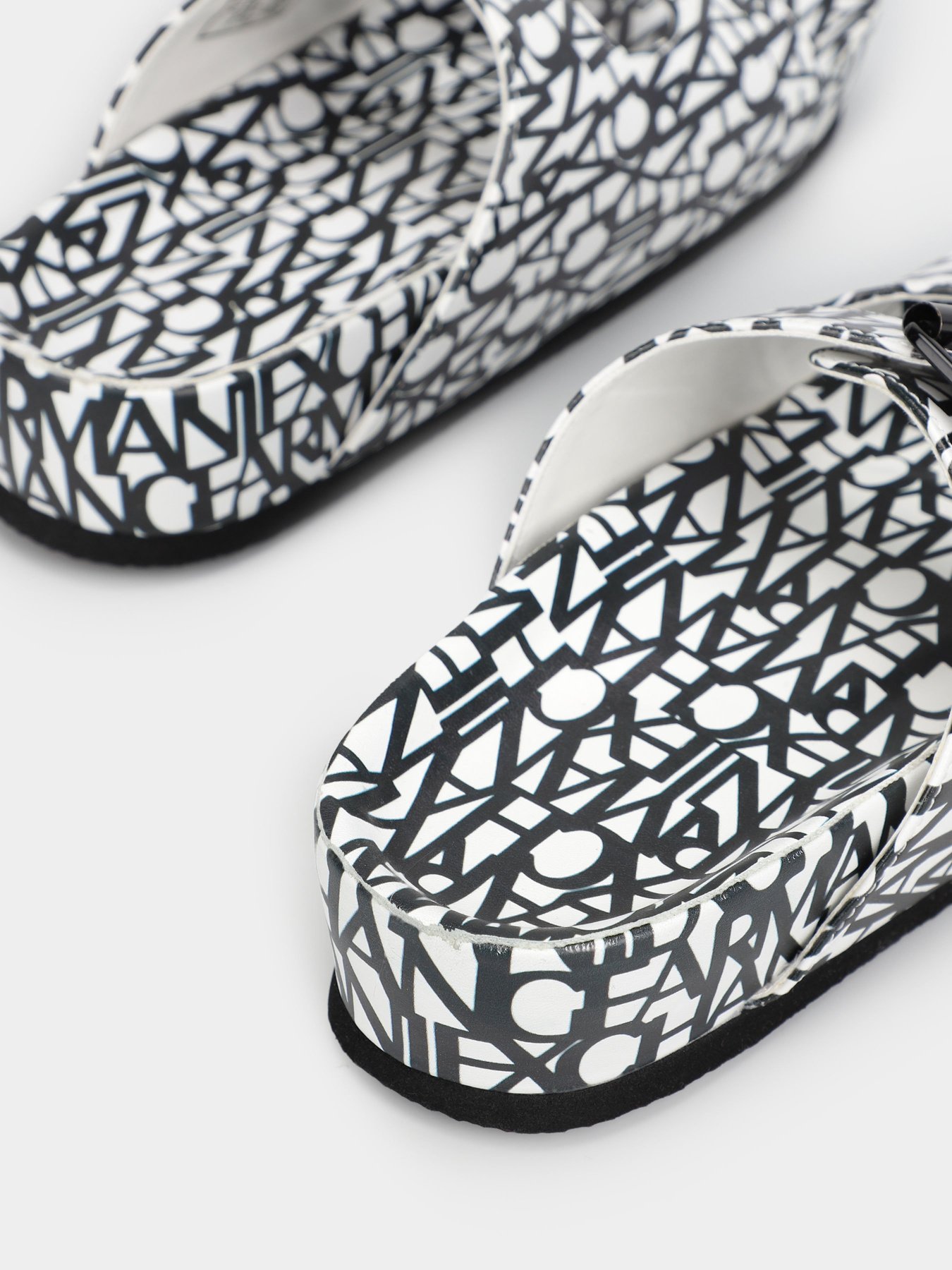 Шлепанцы Armani Exchange модель XDP031-XV683-Q491 Фото