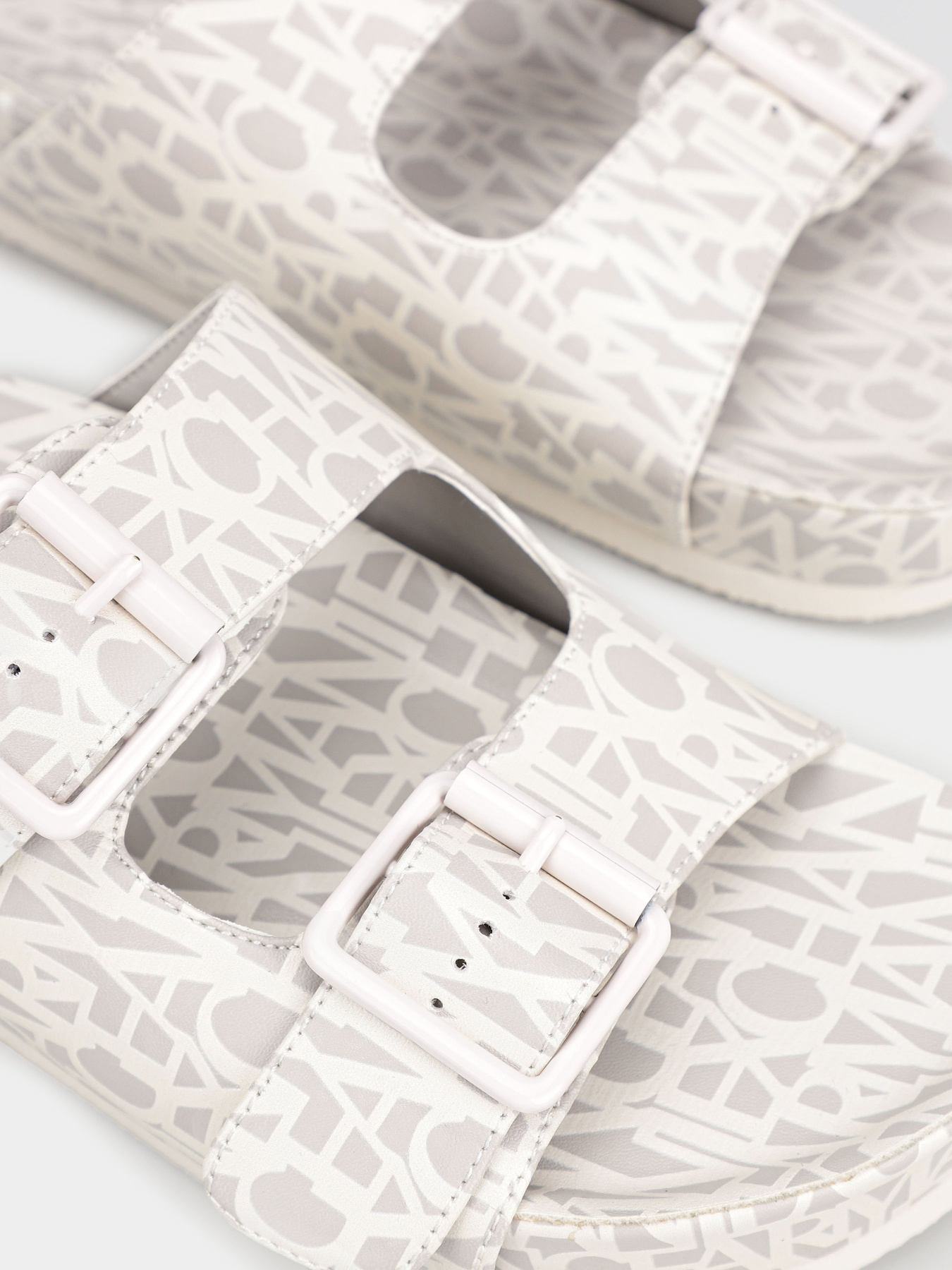 Шлепанцы Armani Exchange модель XDP031-XV683-S054 Фото