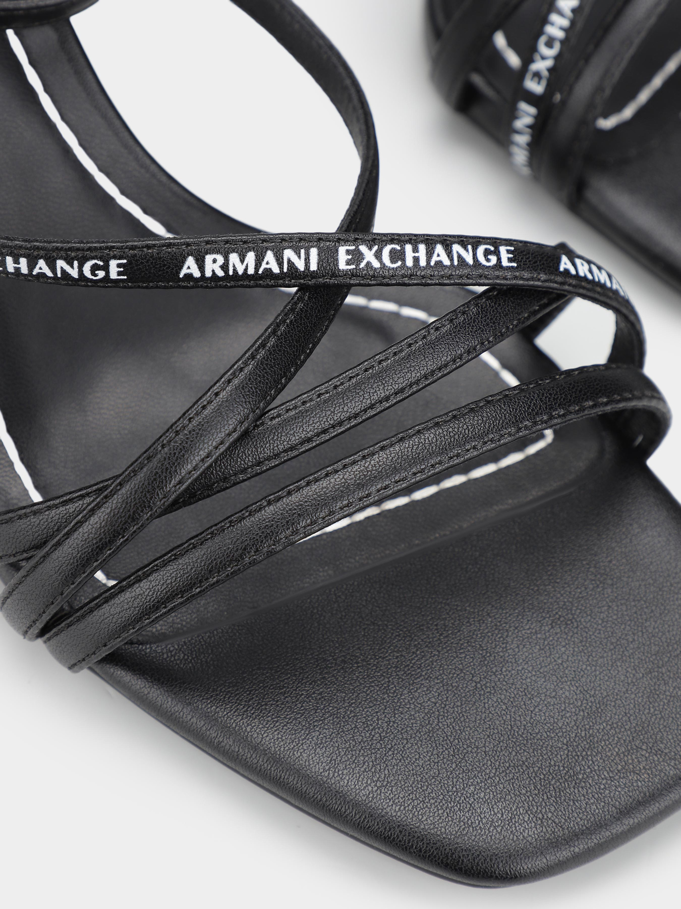 Босоножки Armani Exchange модель XDP033-XV688-00002 Босоножки Armani Exchange модель XDP033-XV688-00002 Фото