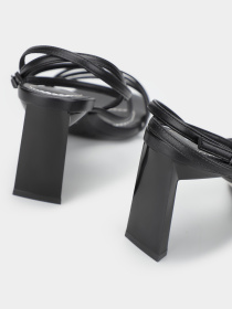 Босоножки Armani Exchange модель XDP033-XV688-00002 Босоножки Armani Exchange модель XDP033-XV688-00002 Фото