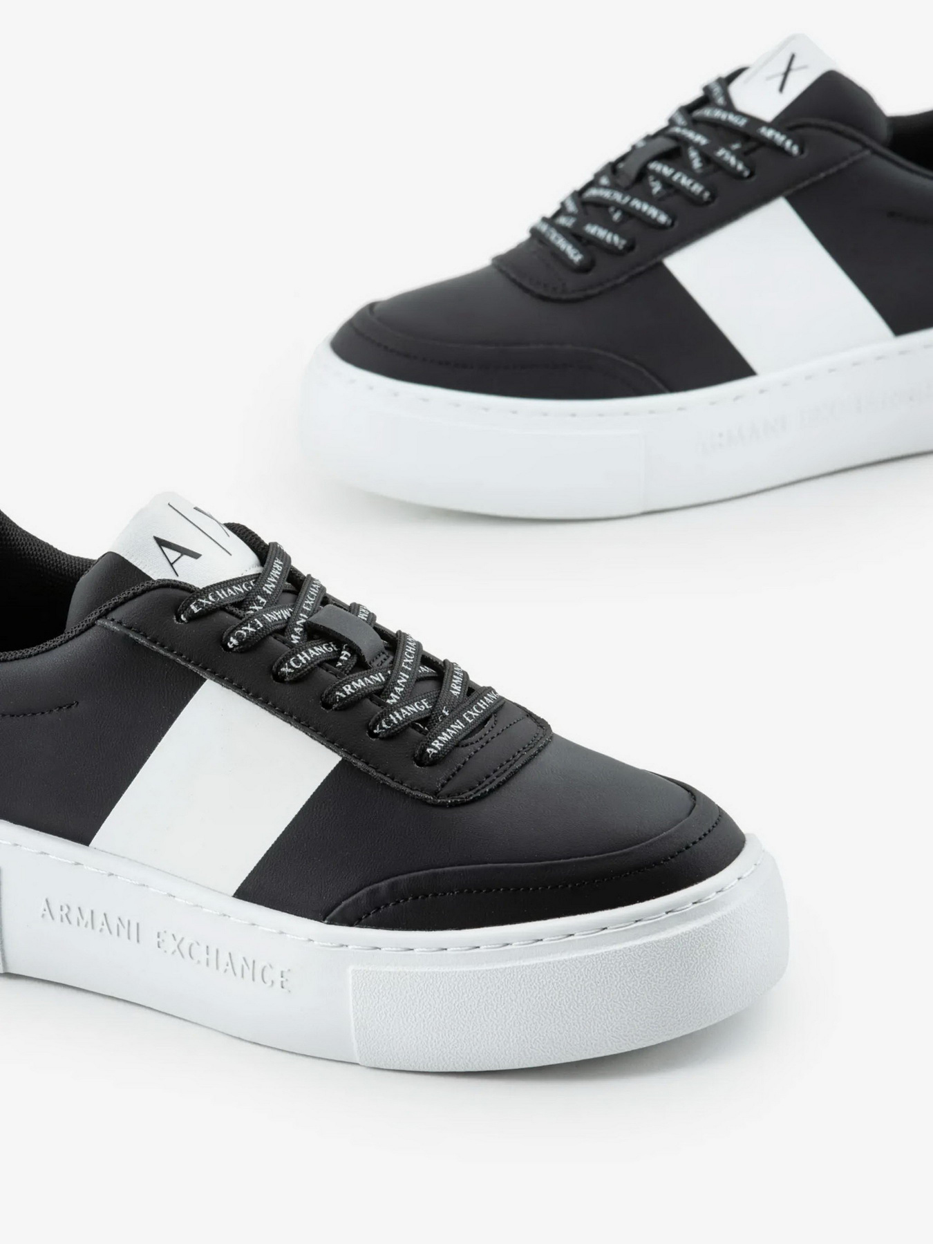 Кроссовки Armani Exchange модель XDX134-XV726-S277 Фото