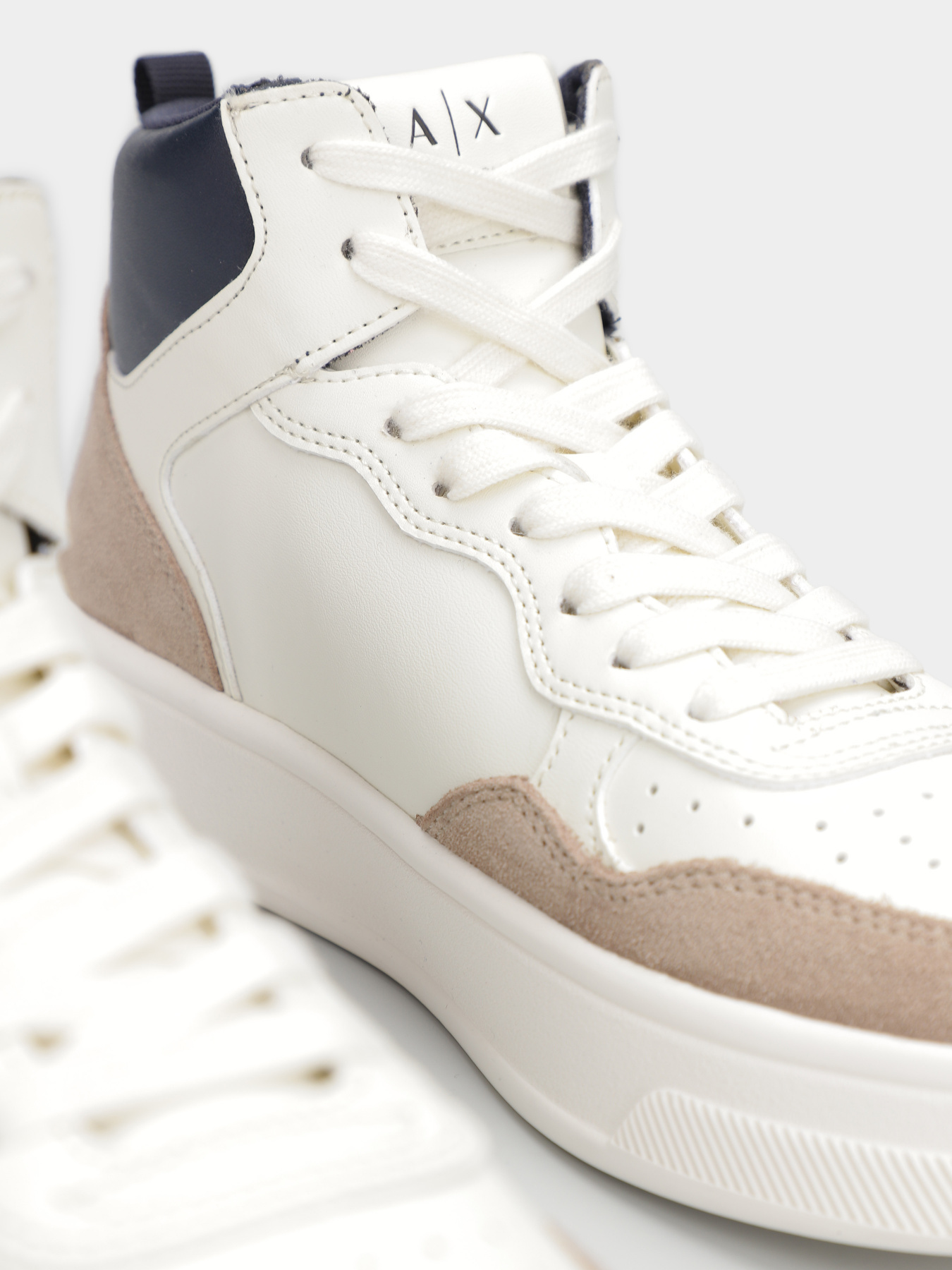 Кроссовки Armani Exchange модель XDZ024-XV579-S030 Фото