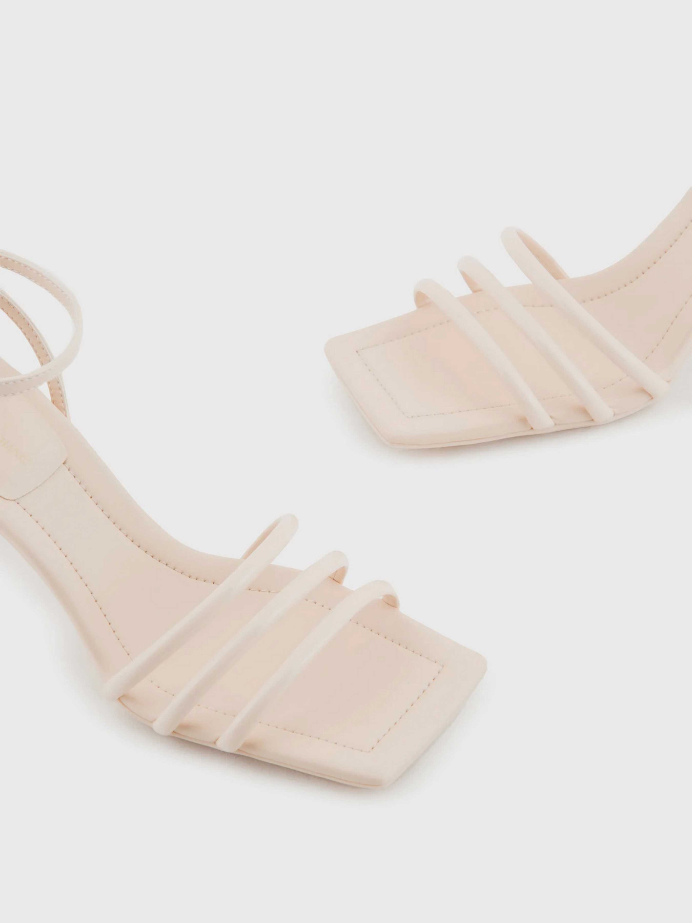 Босоножки Armani Exchange модель XDP048-XV843-00095 Фото