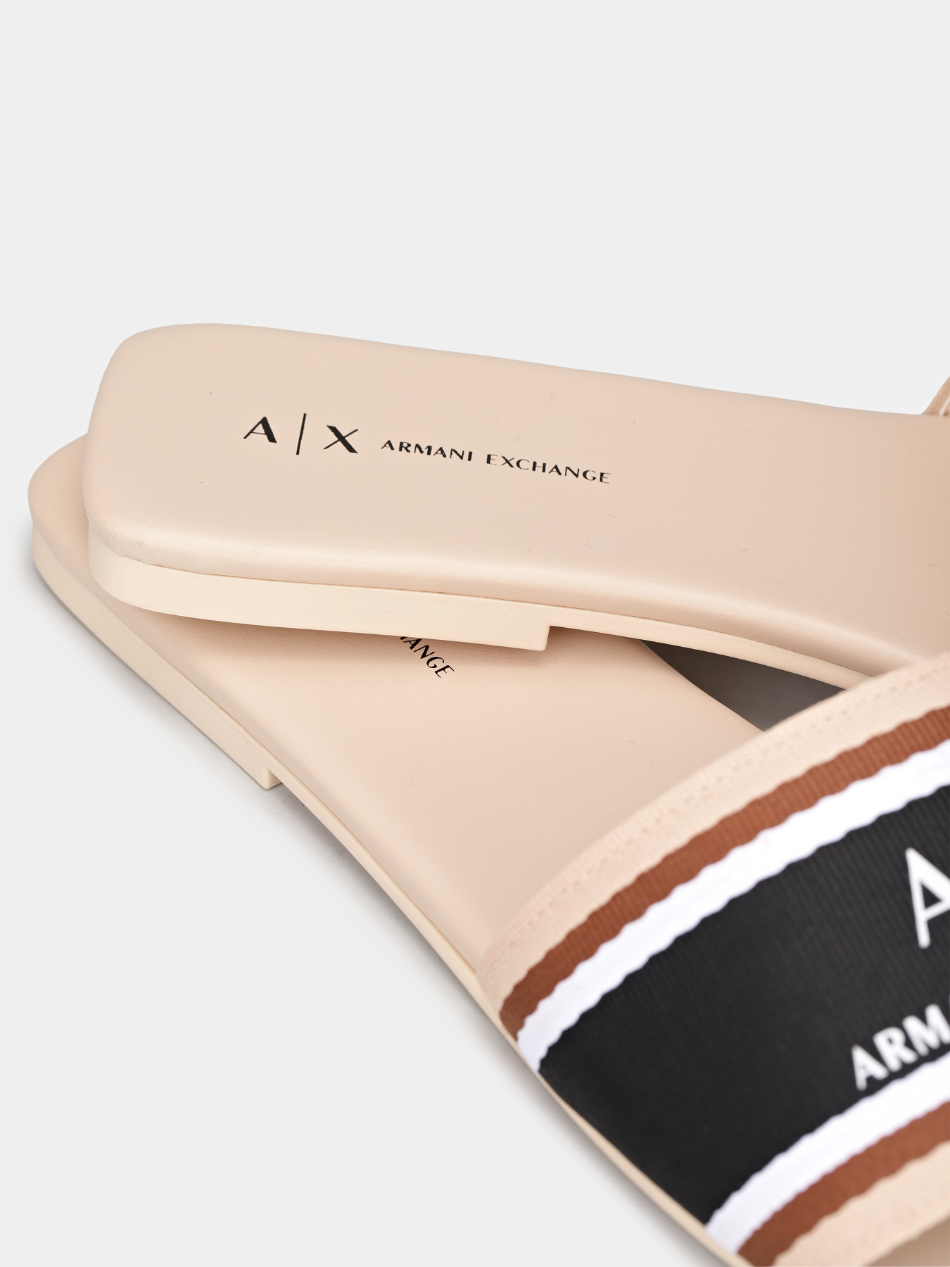 Шлепанцы Armani Exchange модель XDP045-XV842-00095 Фото