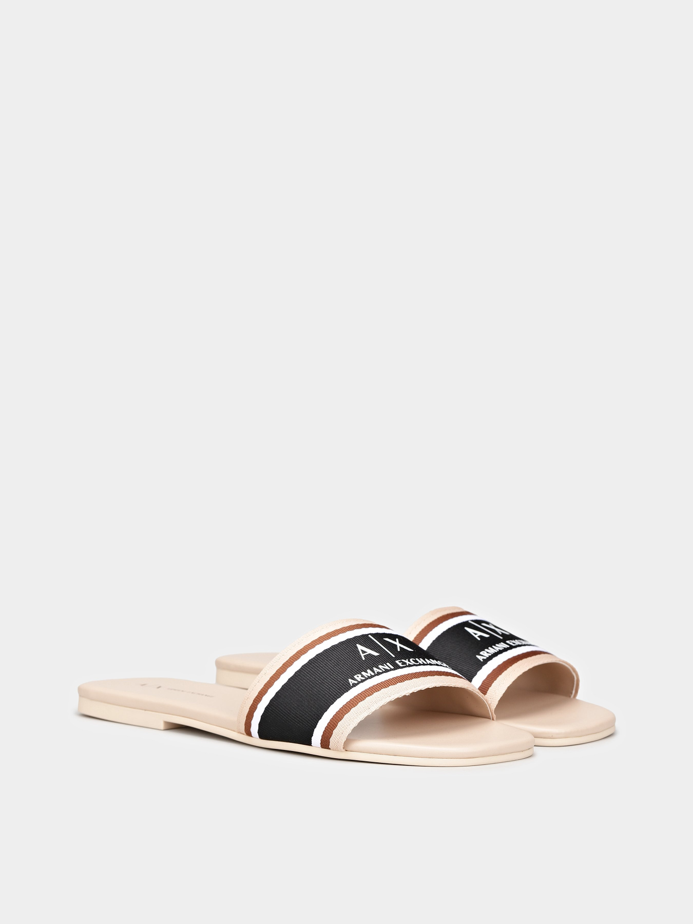 Шлепанцы Armani Exchange модель XDP045-XV842-00095 Шлепанцы Armani Exchange модель XDP045-XV842-00095 Фото
