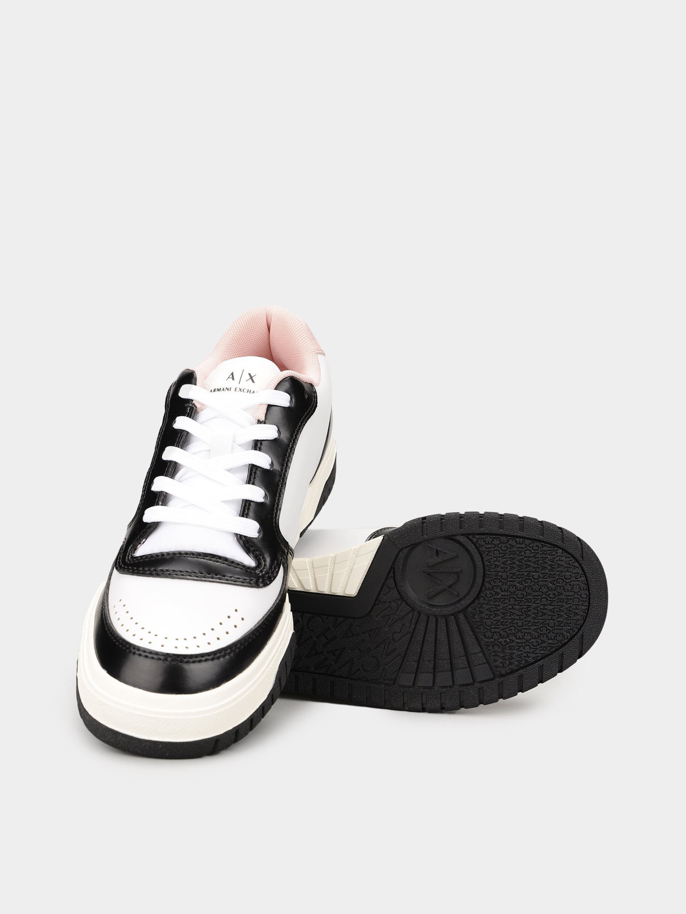 Кроссовки Armani Exchange модель XDX149-XV765-K488 Фото