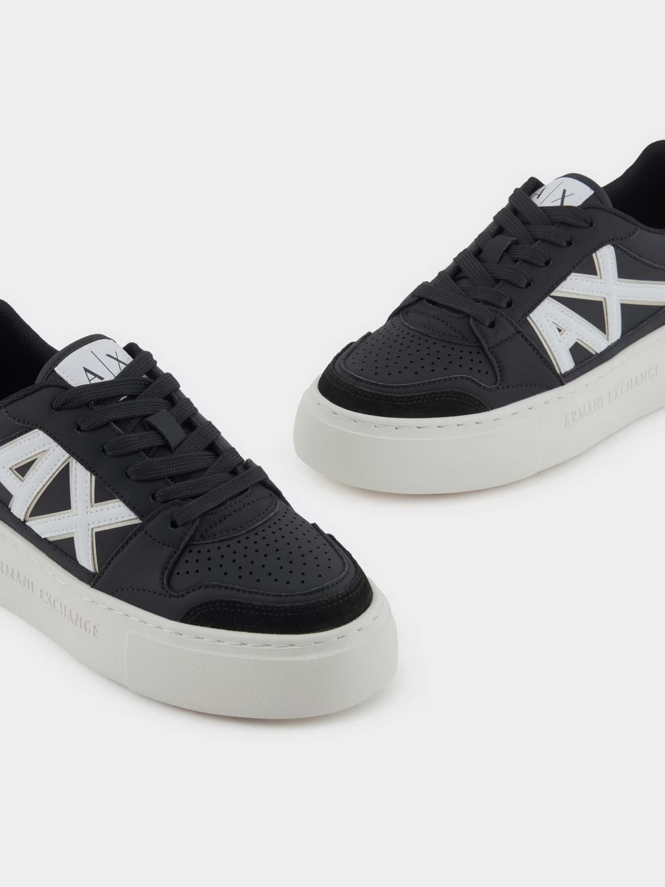 Кроссовки Armani Exchange модель XDX147-XV830-T780 Фото