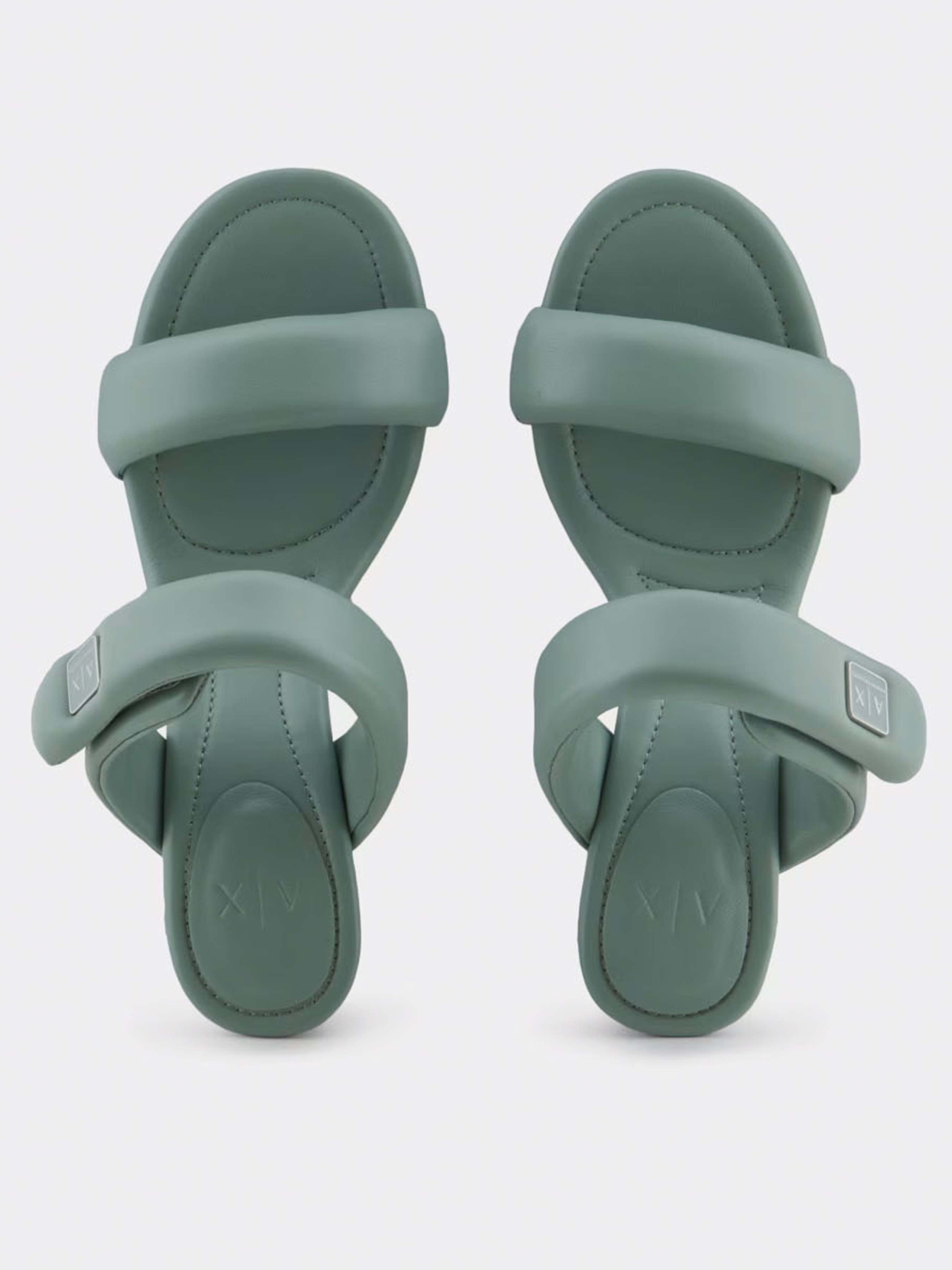 Мюлі Armani Exchange модель XDP060-XV926-01817 Мюлі Armani Exchange модель XDP060-XV926-01817 Фото