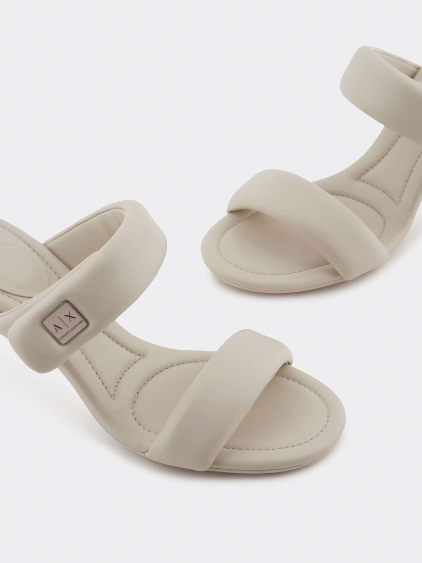 Мюлі Armani Exchange модель XDP060-XV926-01819 Мюлі Armani Exchange модель XDP060-XV926-01819 Фото