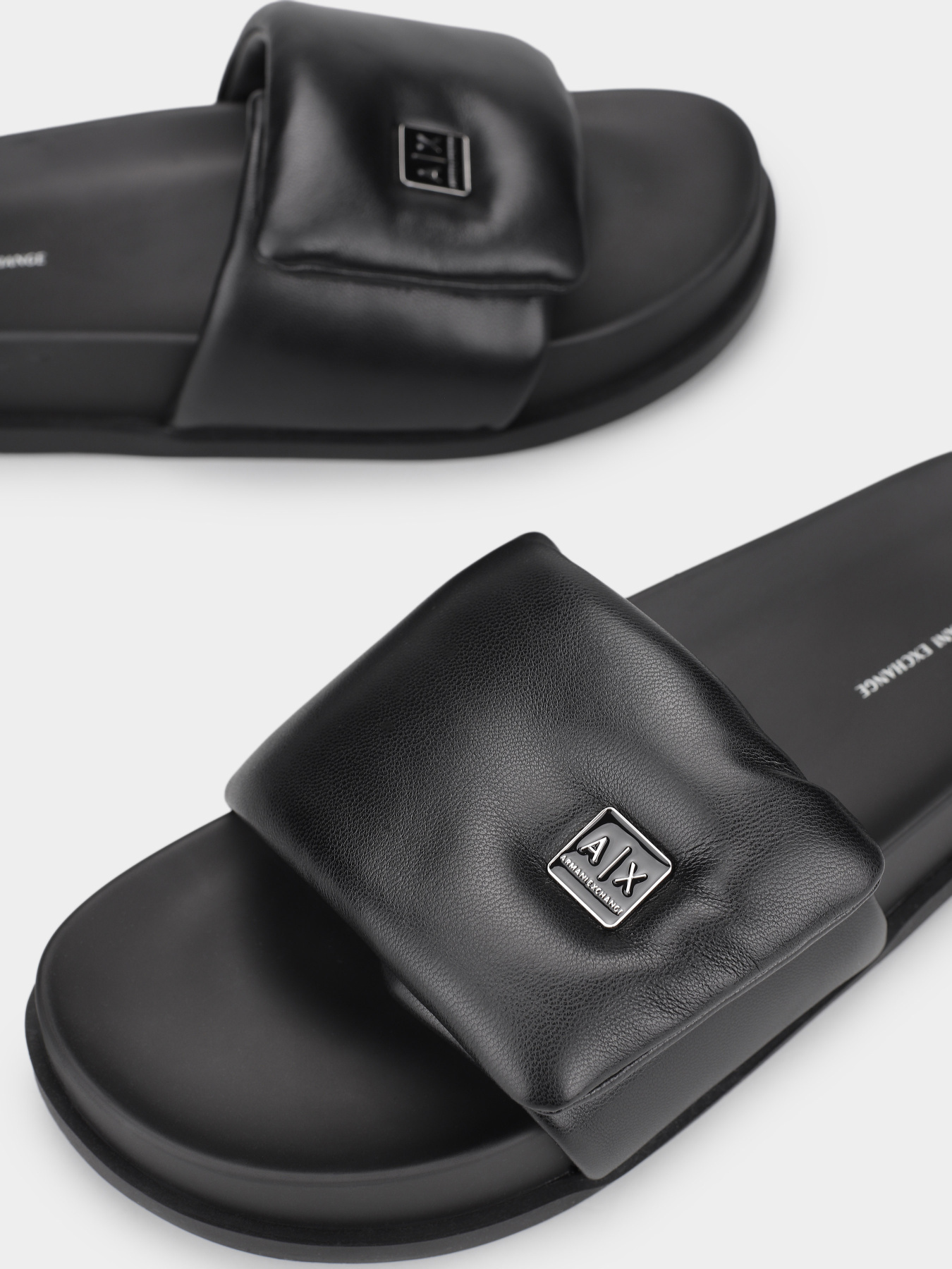 Шлепанцы Armani Exchange модель XDP061-XV926-00002 Фото