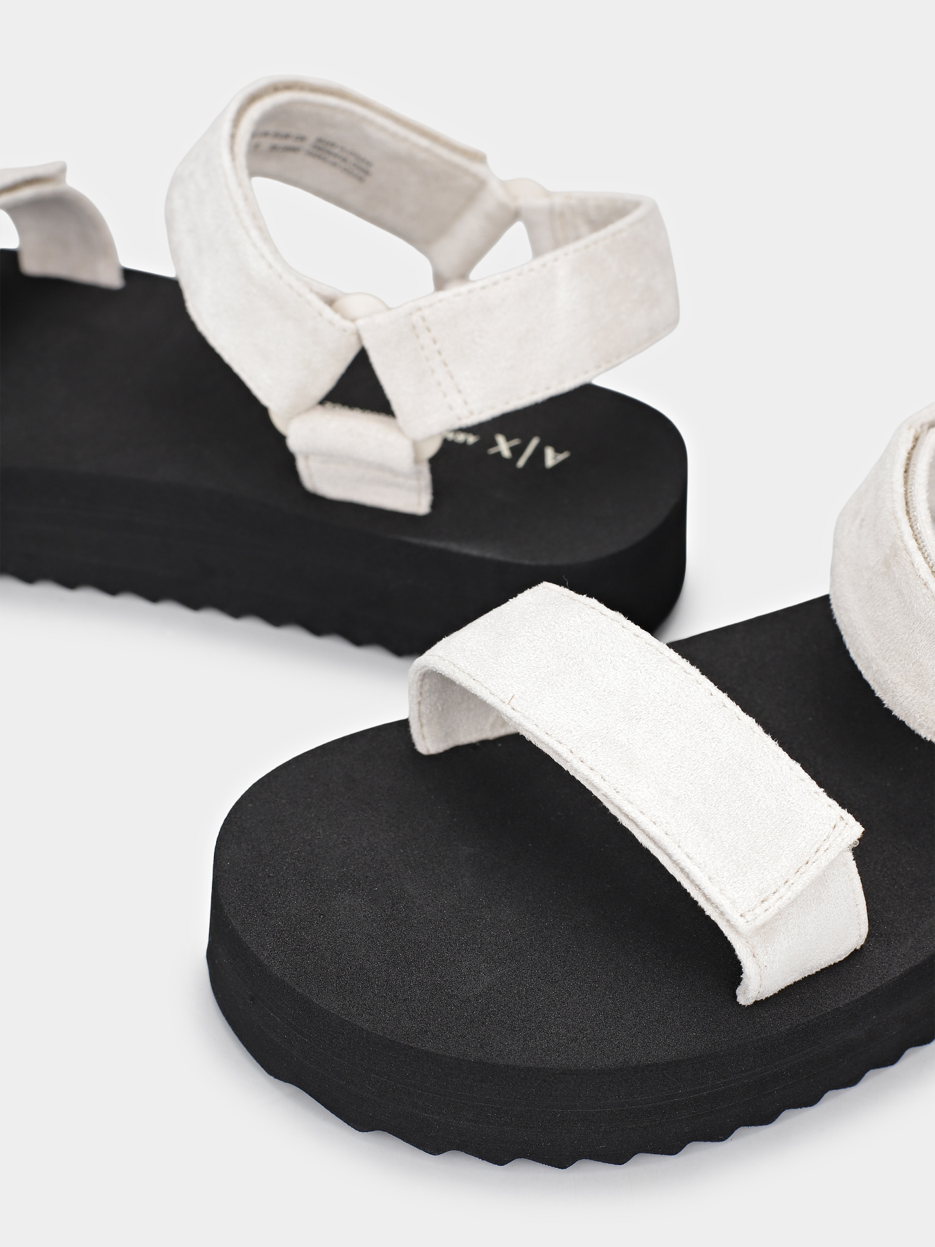 Сандалии Armani Exchange модель XDP064-XV928-01819 Фото