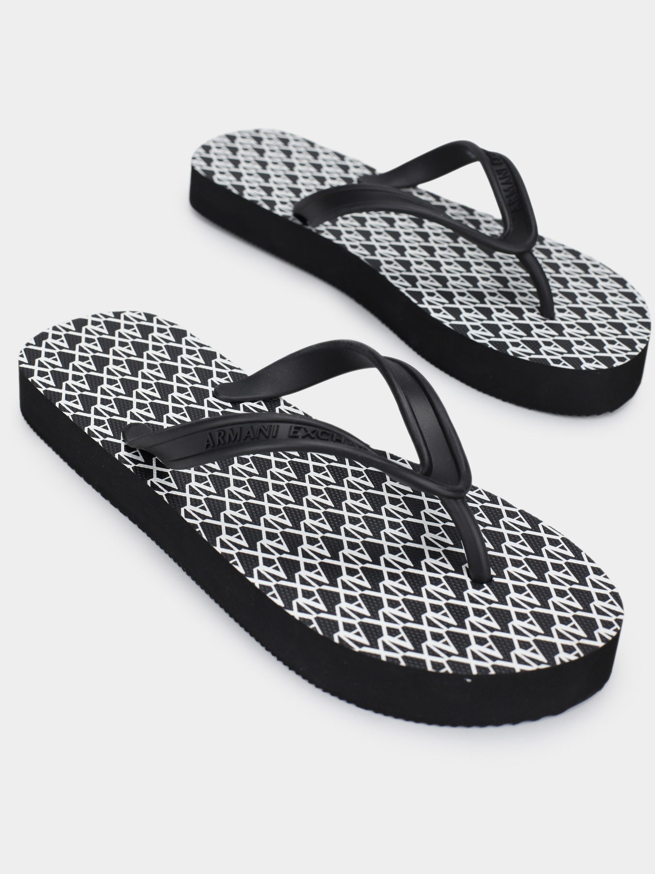 Шлёпанцы Armani Exchange модель XDQ010-XV700-MC482 Фото