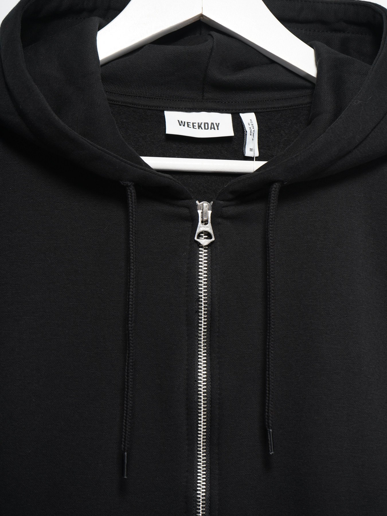 Кофта спортивная Weekday модель 0894617_чорний Фото