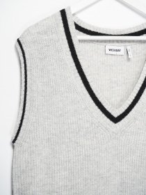 Жилет Weekday модель 0961607_сірий з чорним Фото