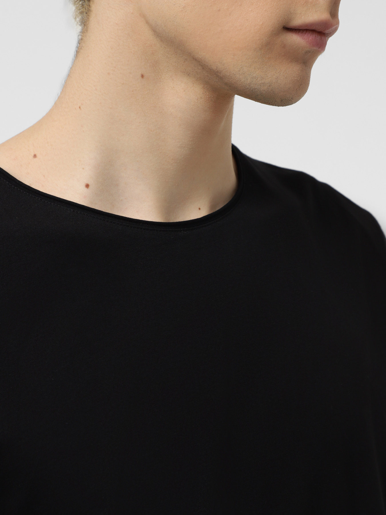 Футболка Weekday Модель 459357_BLACK Фото