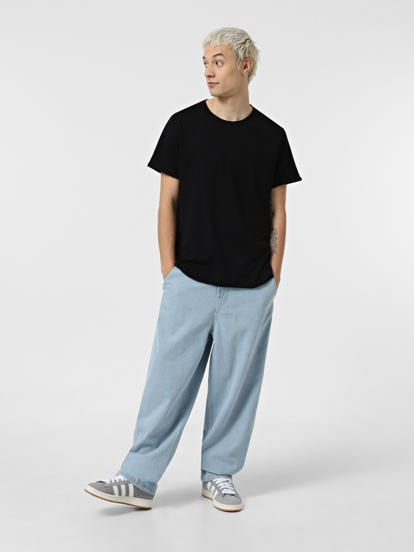 Футболка Weekday модель 459357_BLACK Фото