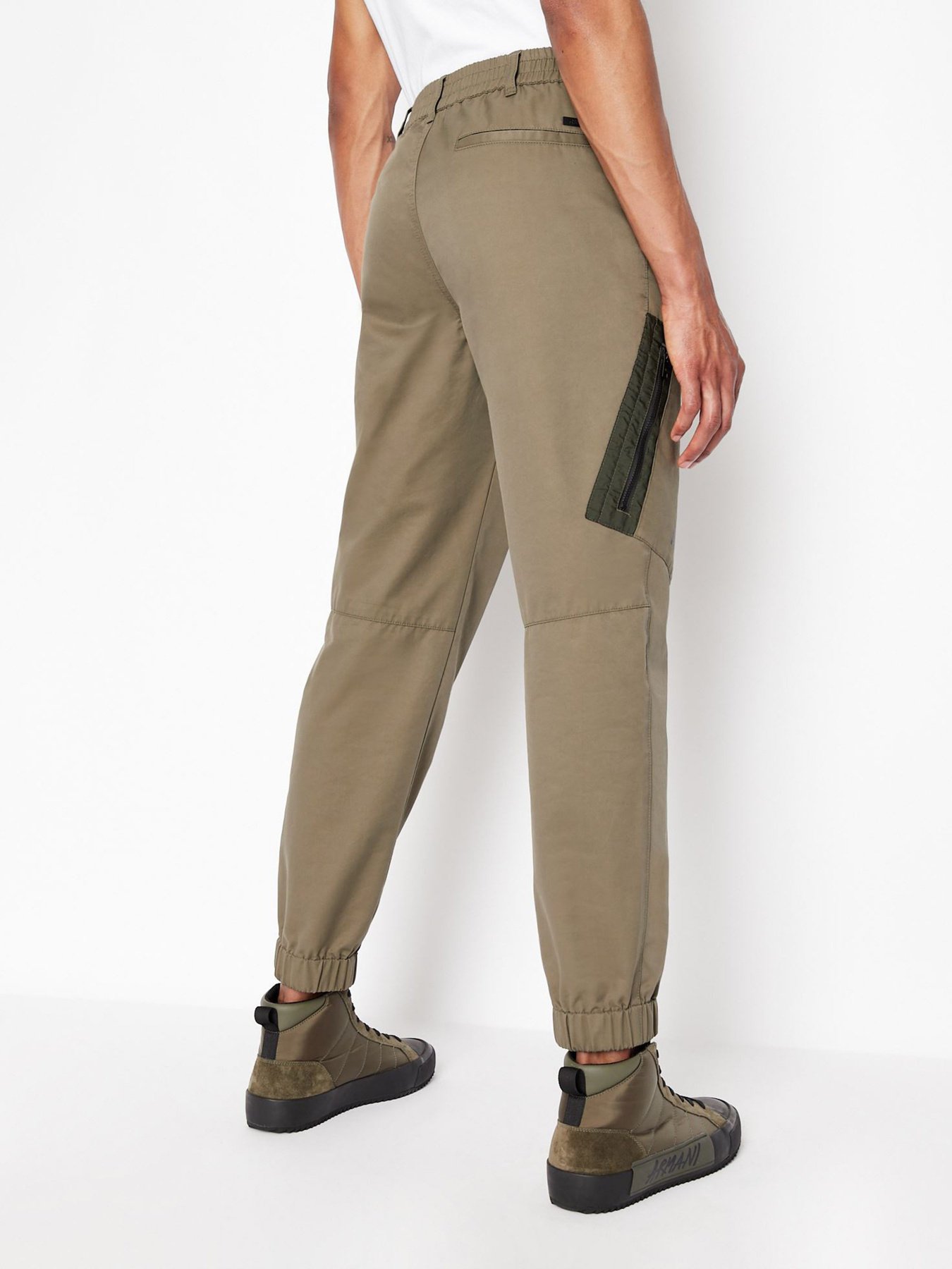 Джоггеры Armani Exchange модель 6LZP01-ZNURZ-2879 Джоггеры Armani Exchange модель 6LZP01-ZNURZ-2879 Фото