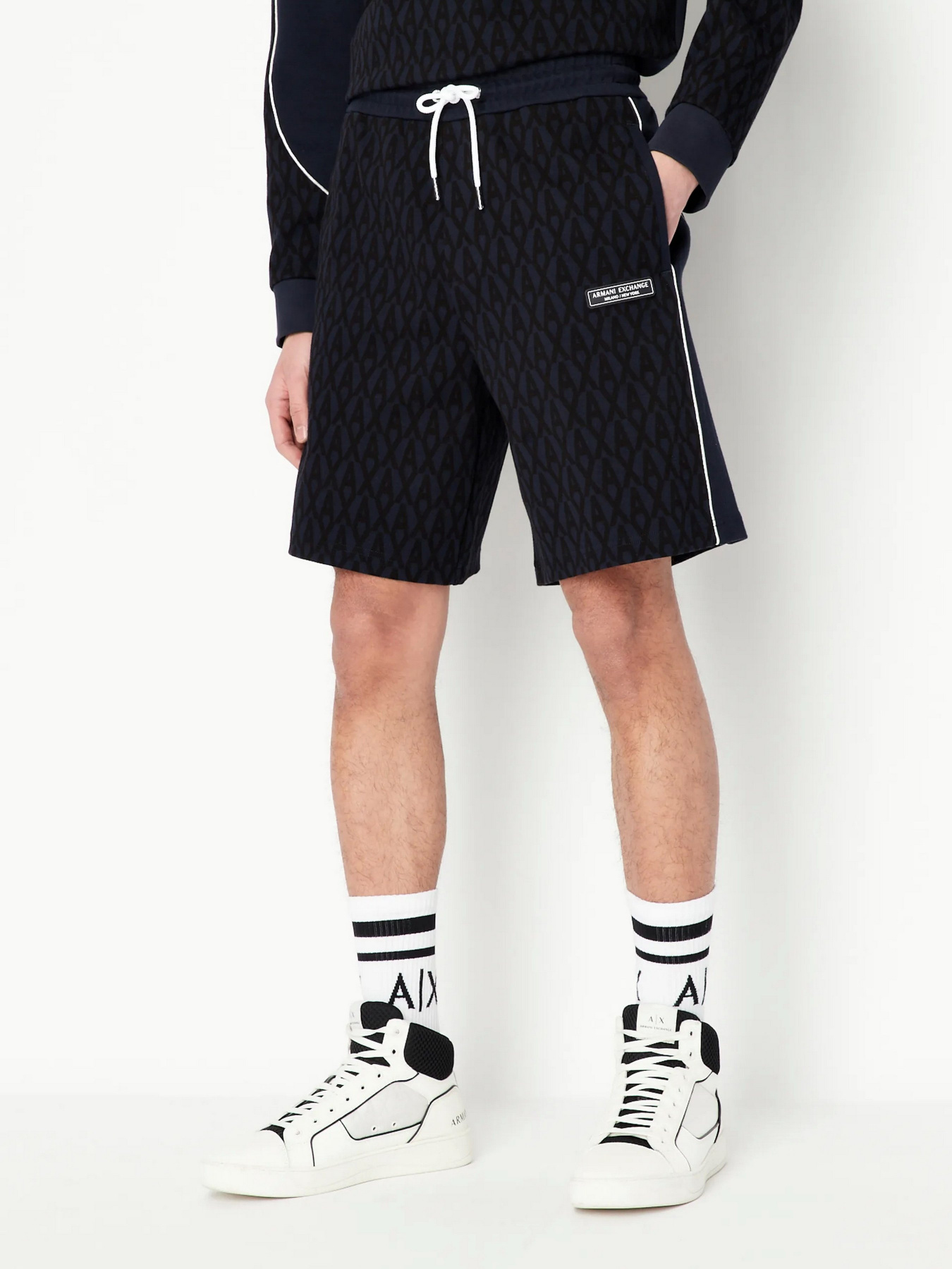 Повсякденні шорти Armani Exchange модель 3RZSLA-ZJGFZ-85CN Фото