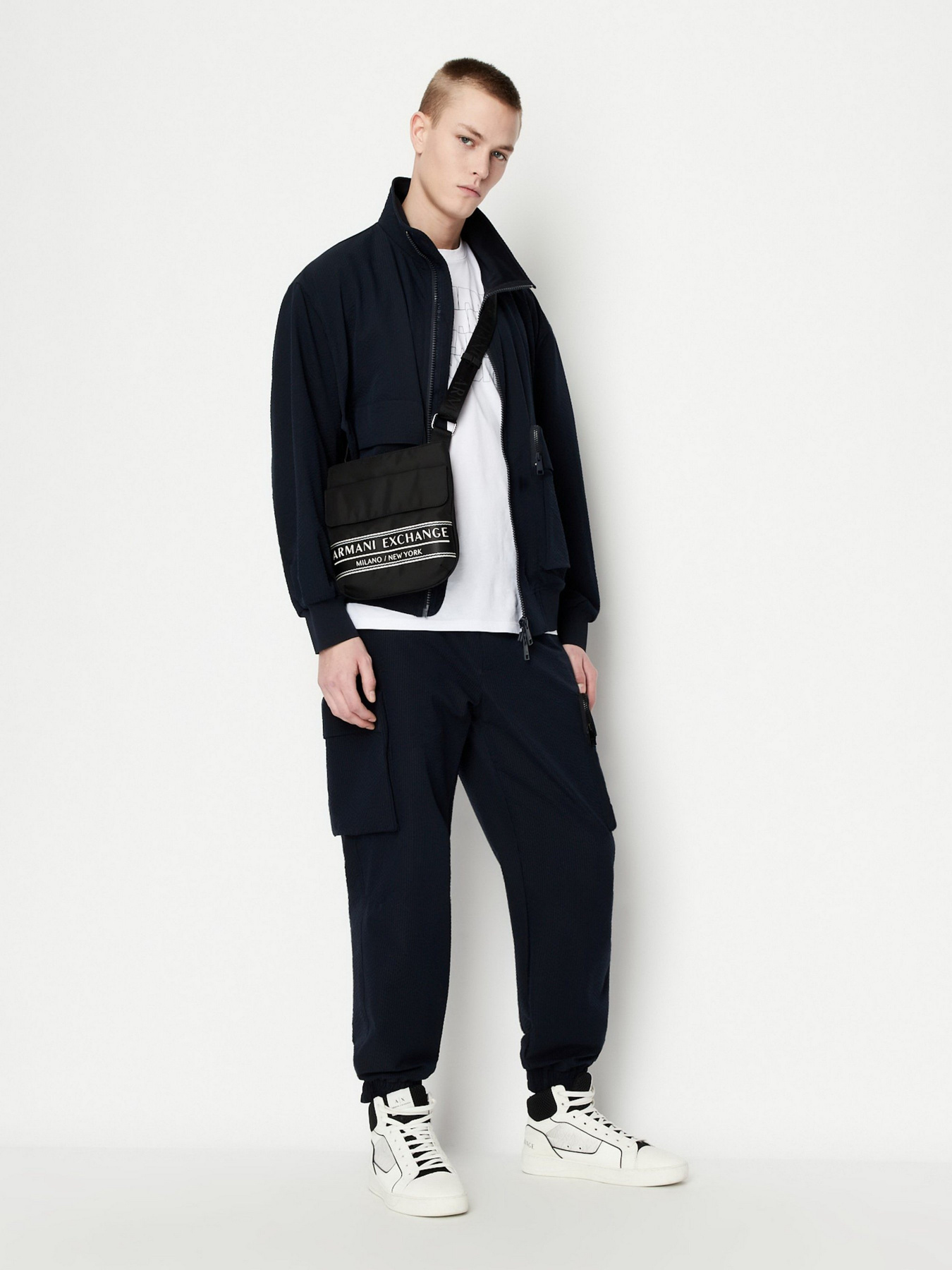 Футболка Armani Exchange модель 3RZTLF-ZJ8EZ-1100 Футболка Armani Exchange модель 3RZTLF-ZJ8EZ-1100 Фото