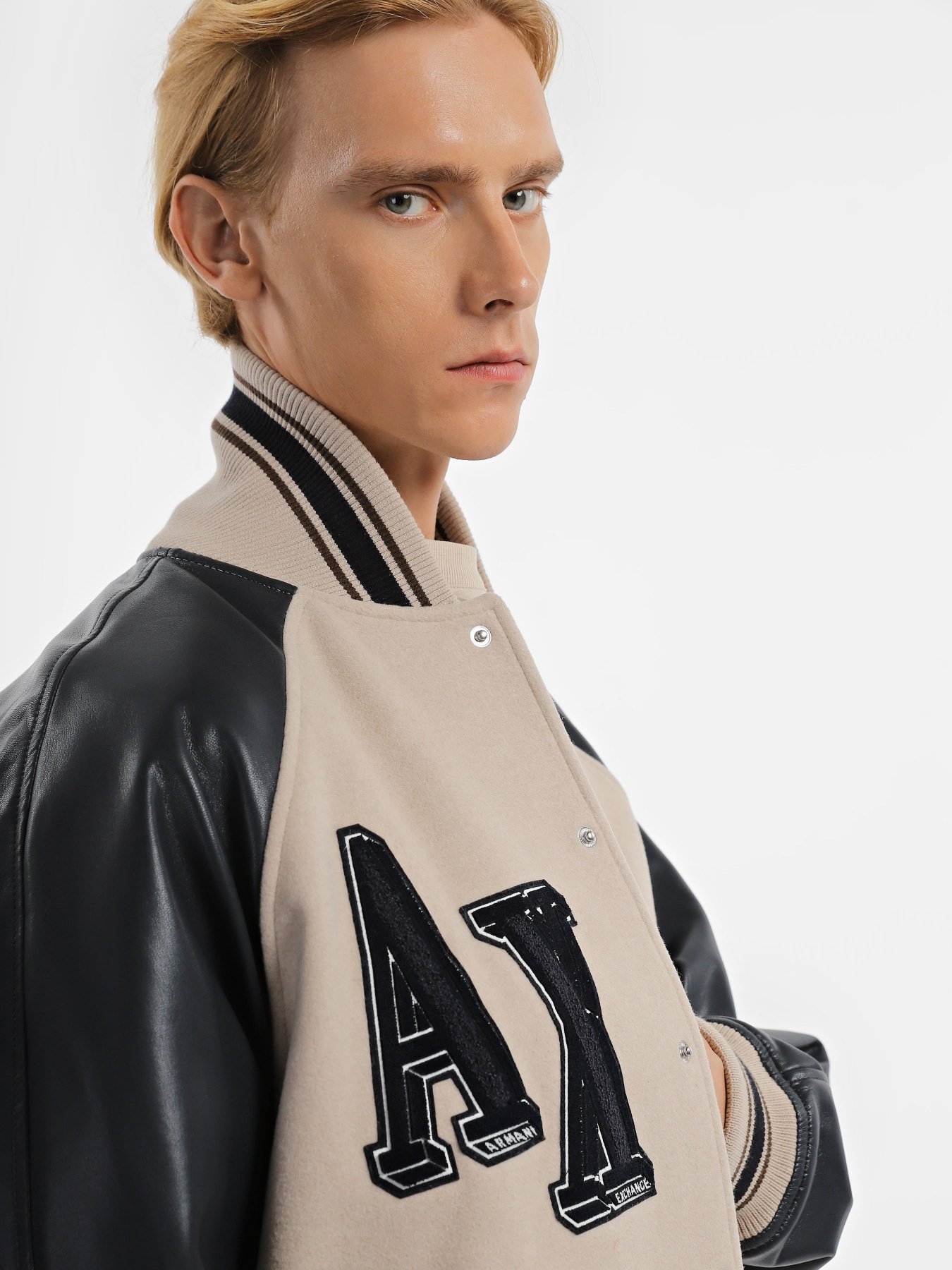 Бомбер Armani Exchange Campus модель 6RZB21-ZNIKZ-49AJ Фото