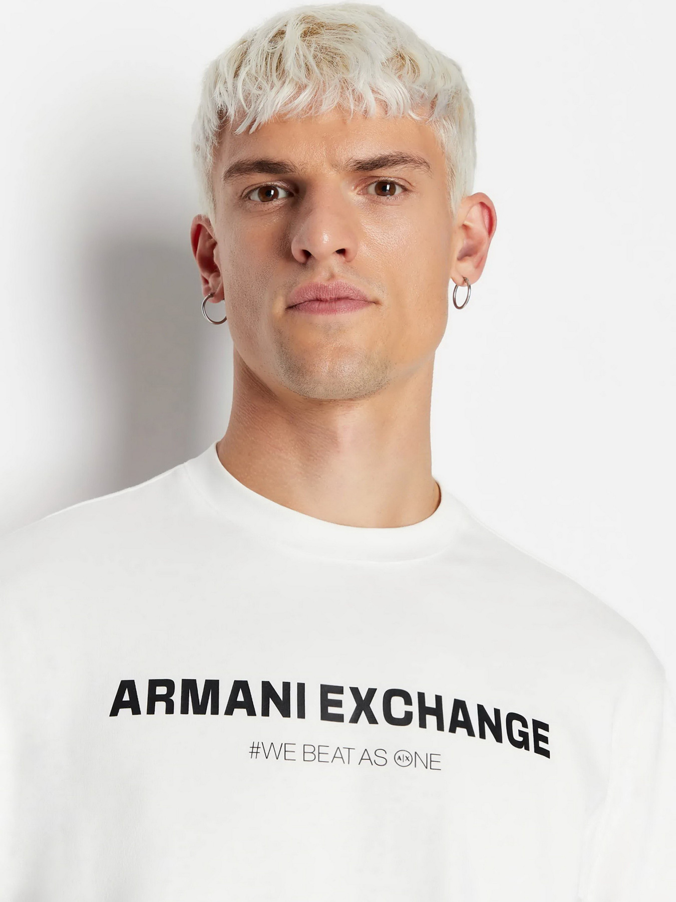 Футболка Armani Exchange We beats as one модель 6RZMHM-ZJDHZ-1116 Фото