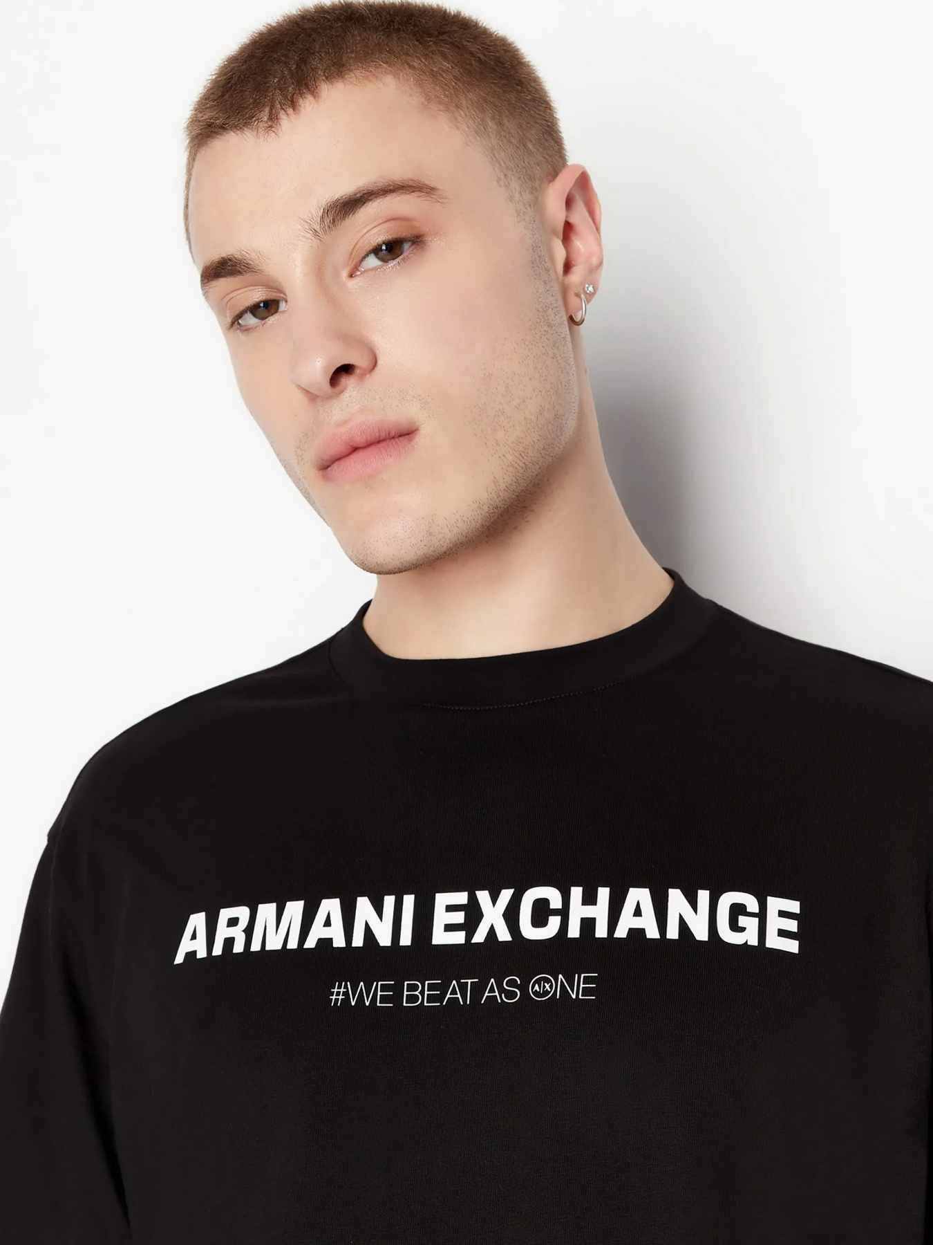Футболка Armani Exchange We beats as one модель 6RZMHM-ZJDHZ-1200 Фото