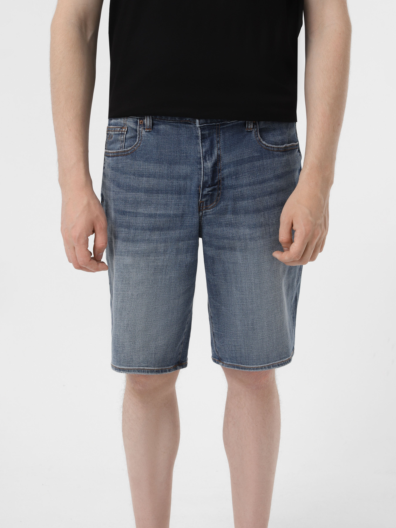 Джинсовые шорты Armani Exchange модель 3DZJ65-Z1XBZ-1500 Фото