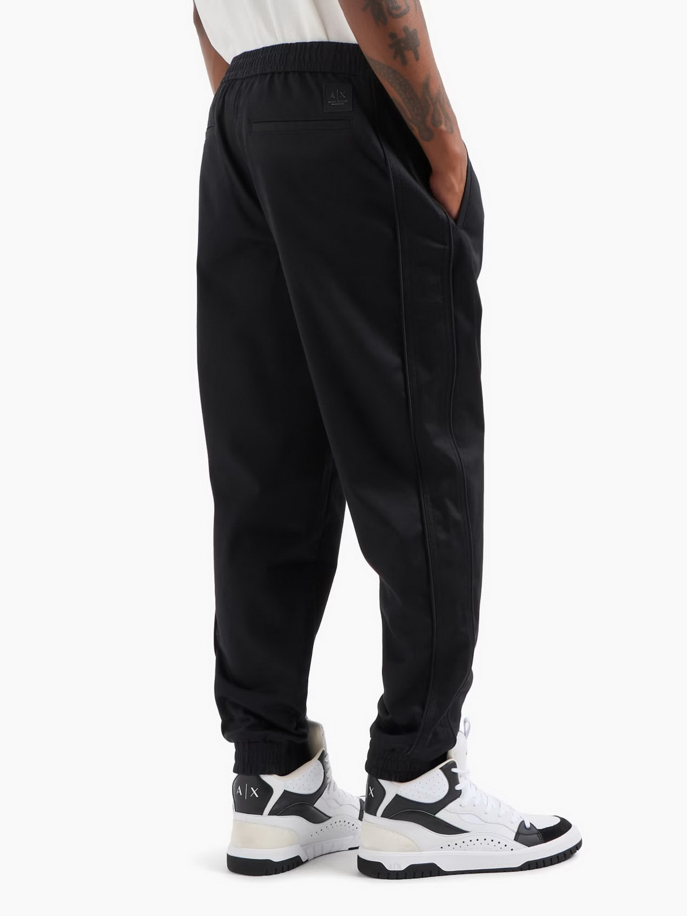 Спортивні штани Armani Exchange Black Edition модель XM000039-AF10517-UC001 Спортивні штани Armani Exchange Black Edition модель XM000039-AF10517-UC001 Фото