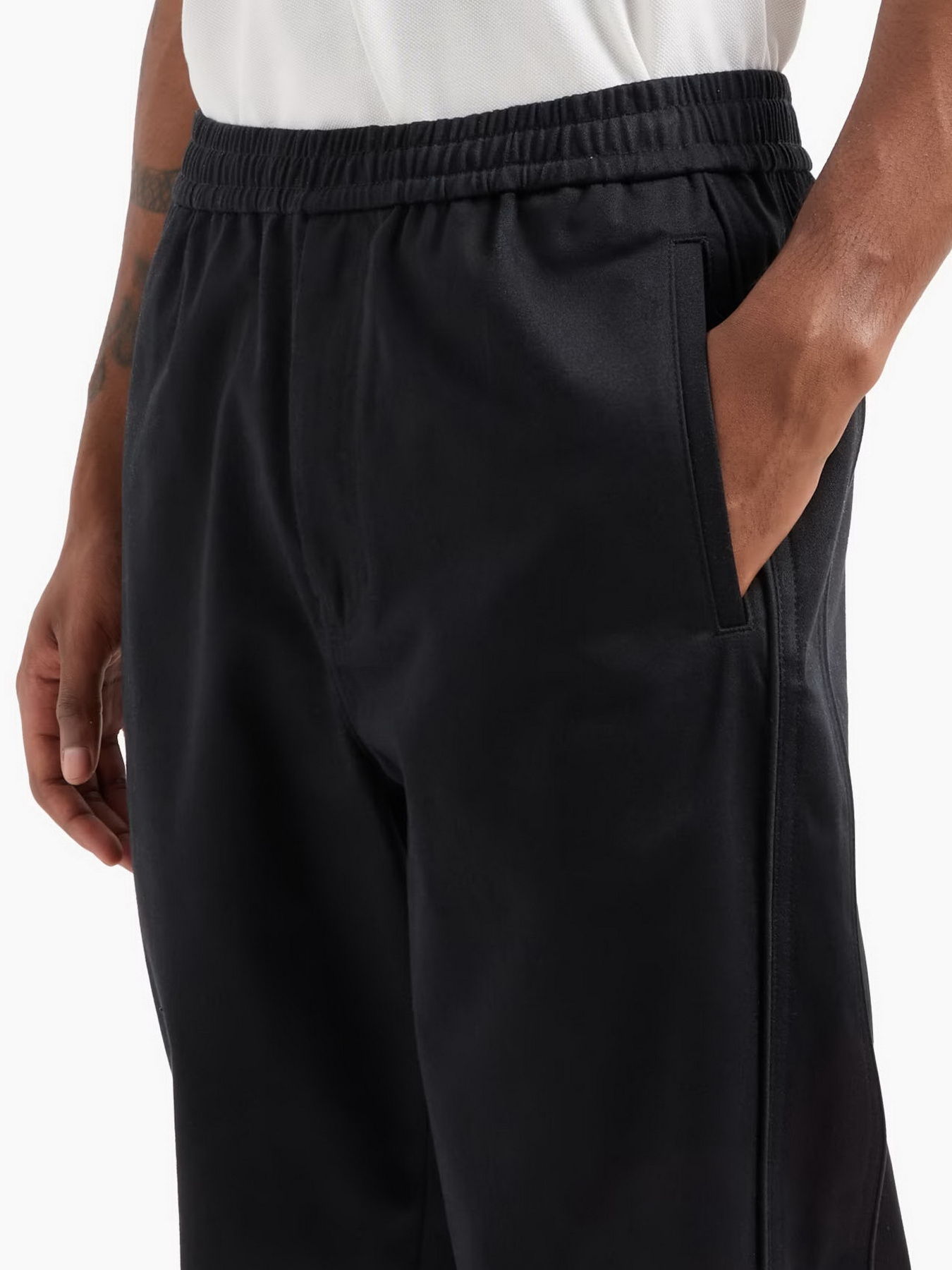 Спортивні штани Armani Exchange Black Edition модель XM000039-AF10517-UC001 Спортивні штани Armani Exchange Black Edition модель XM000039-AF10517-UC001 Фото