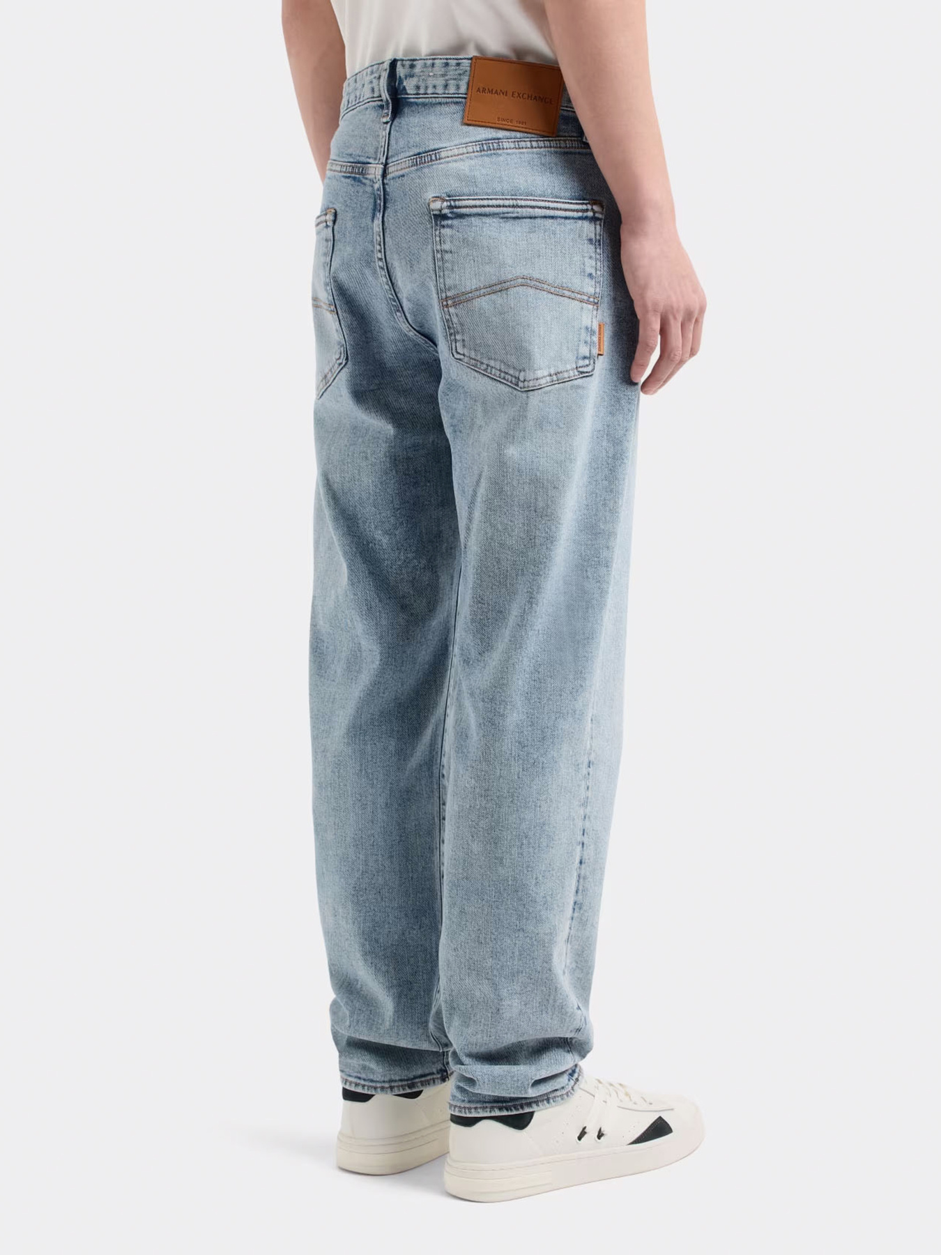 Прямые джинсы Armani Exchange модель XM000075-AF13094-MB001 Фото
