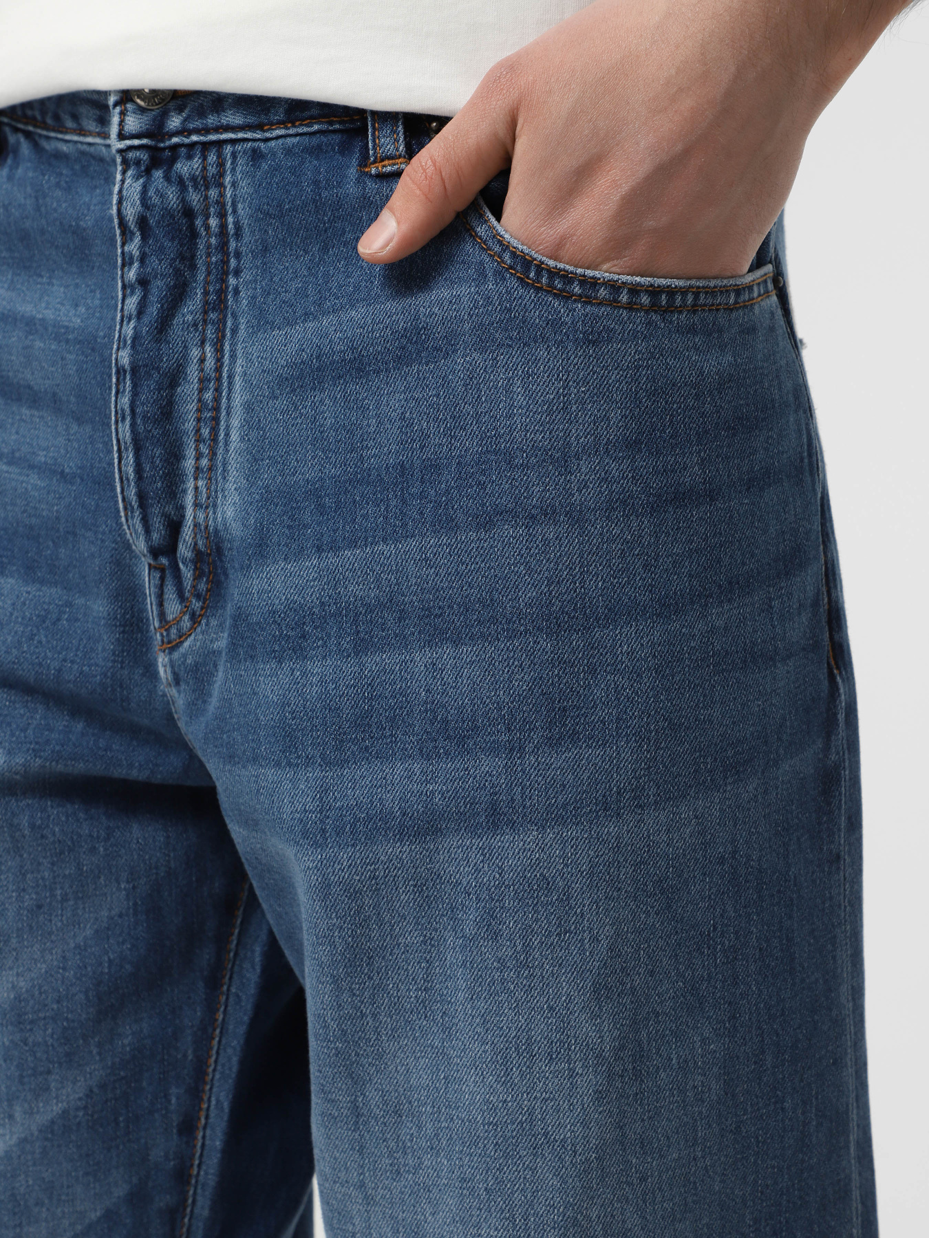 Зауженные джинсы Armani Exchange модель XM000072-AF13362-MB002 Фото