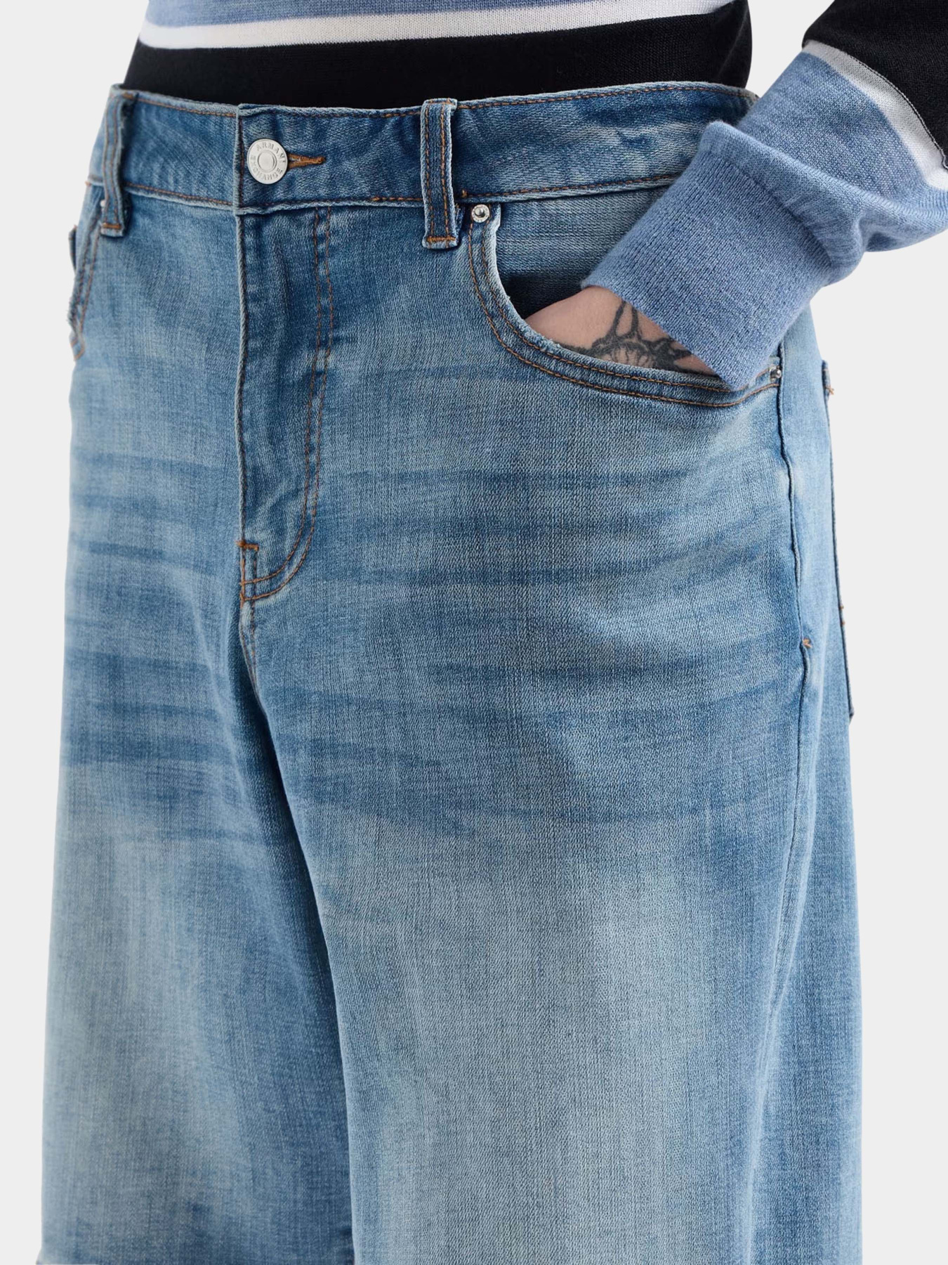 Шорты джинсовые Armani Exchange модель XM000073-AF13331-MB001 Фото