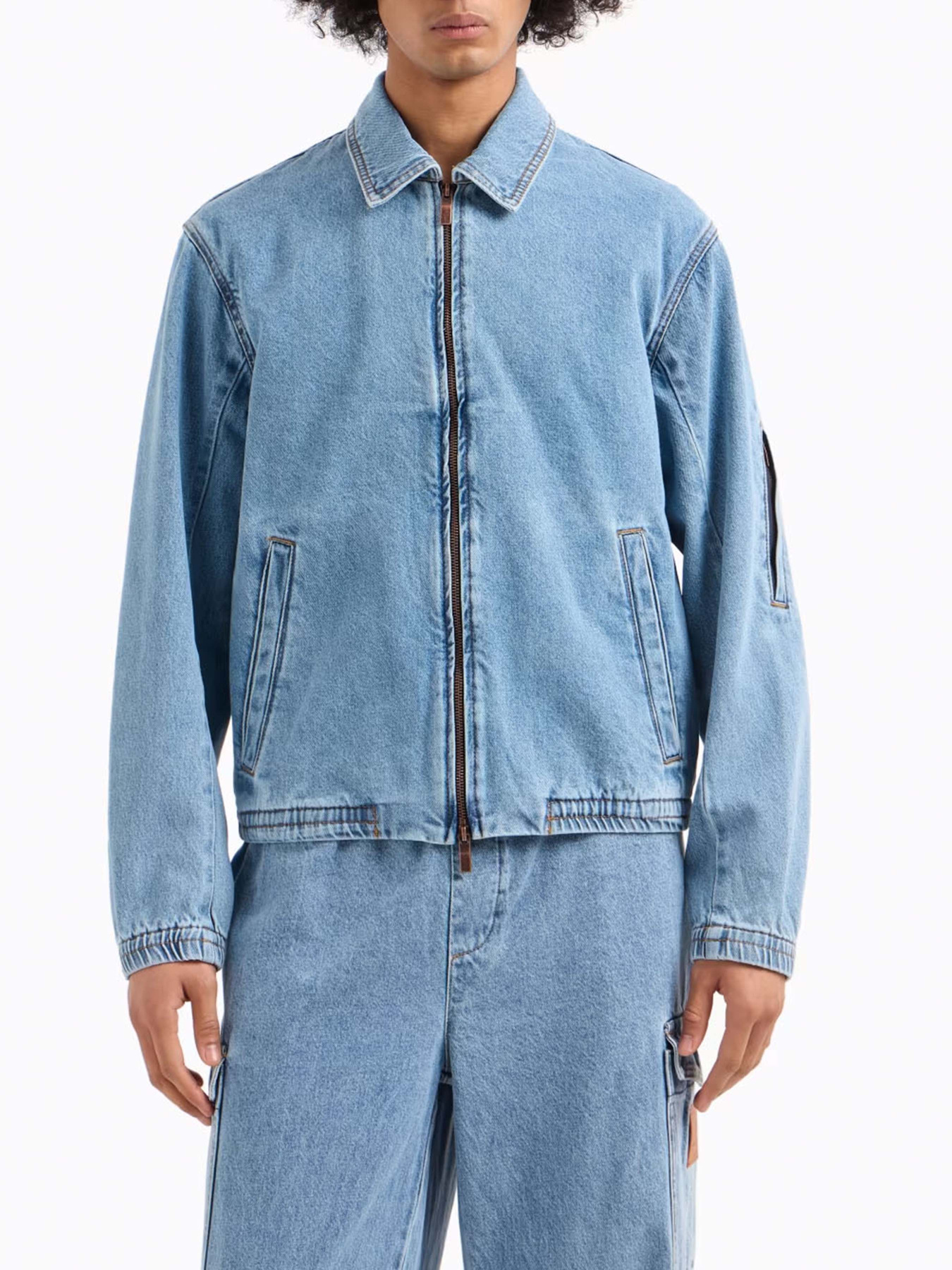 Джинсова куртка Armani Exchange модель XM000383-AF13367-MB003 Джинсова куртка Armani Exchange модель XM000383-AF13367-MB003 Фото