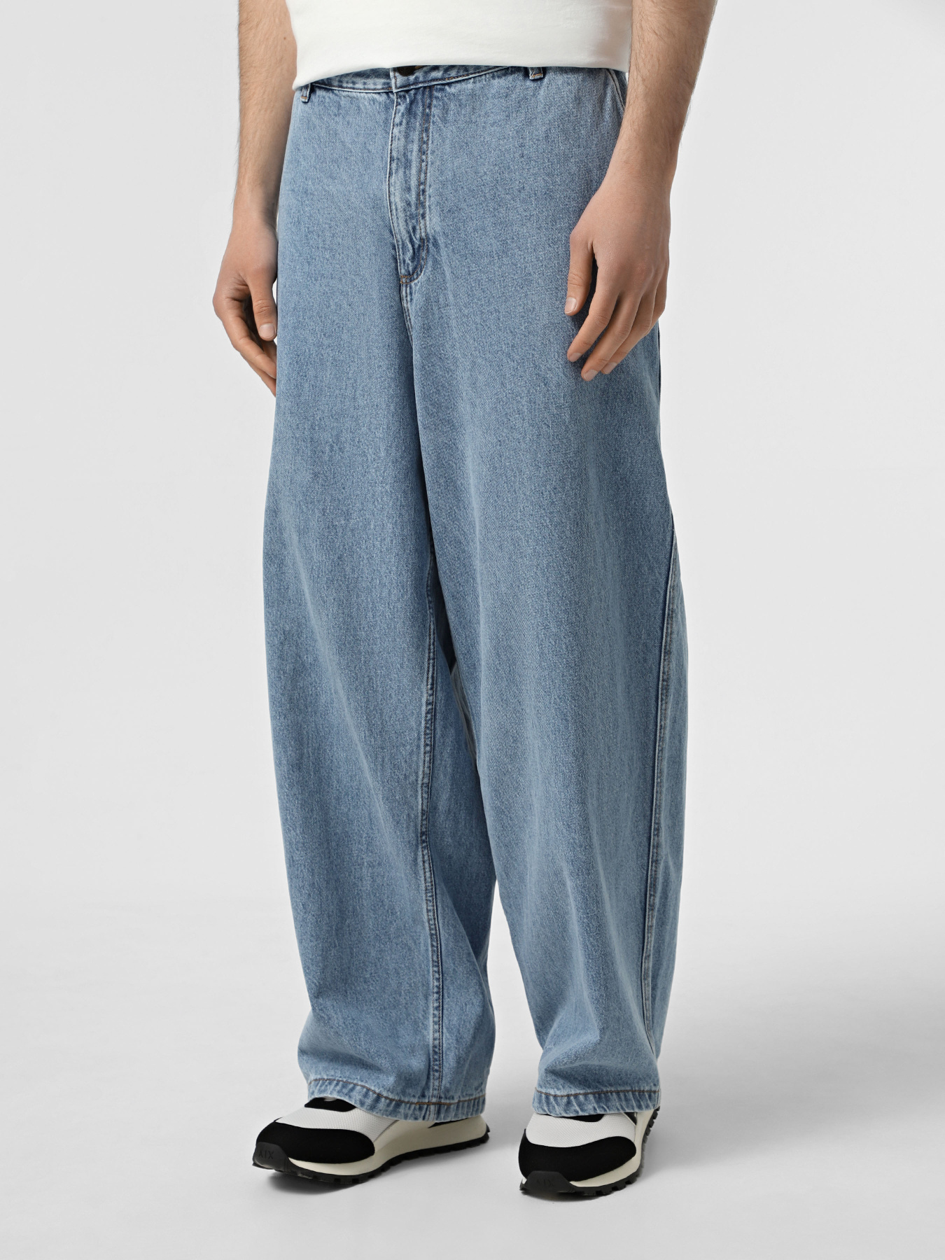 Широкі джинси Armani Exchange модель XM001231-AF13367-MB003 Фото