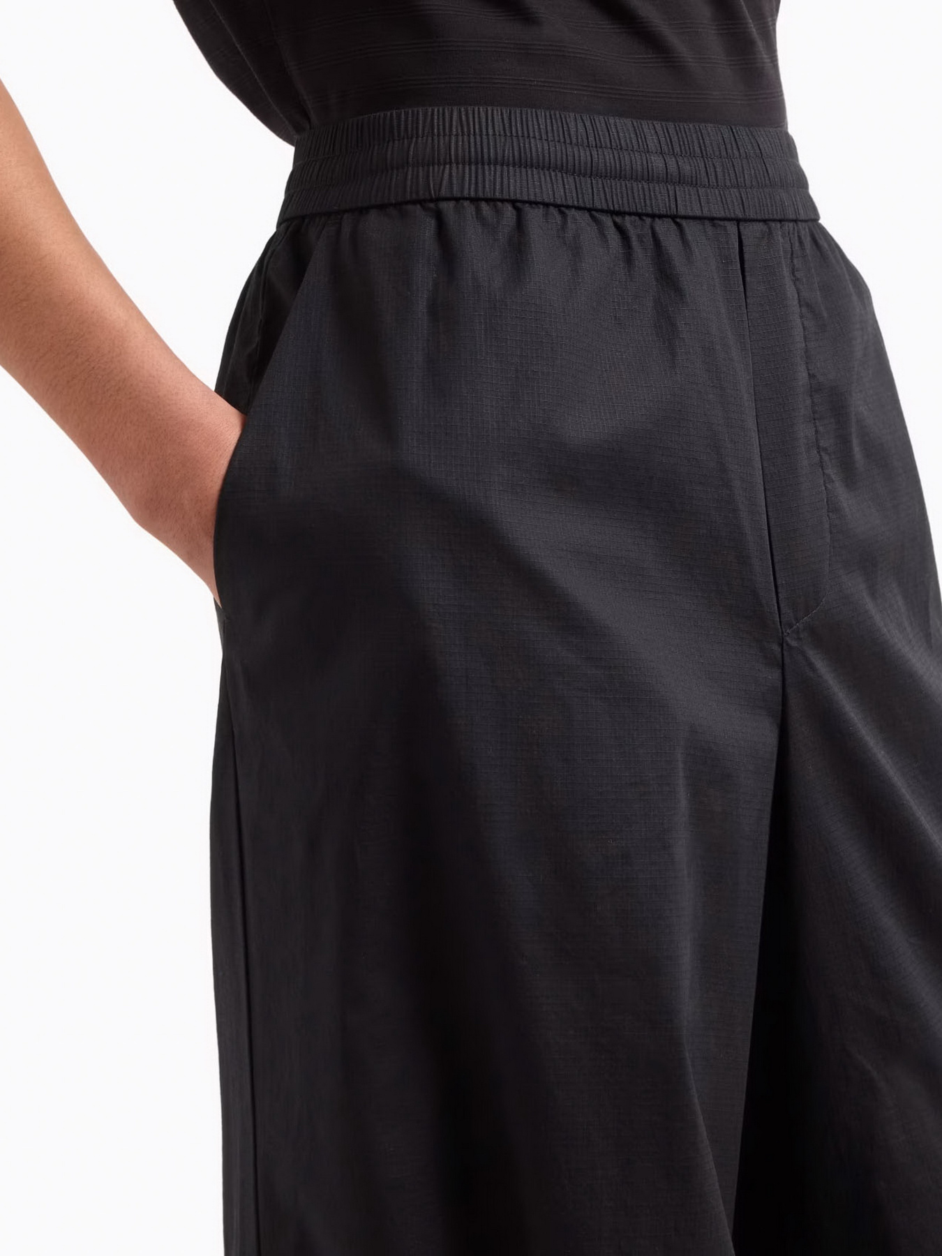 Повседневные штаны Armani Exchange модель XM000456-AF13175-UC001 Повседневные штаны Armani Exchange модель XM000456-AF13175-UC001 Фото