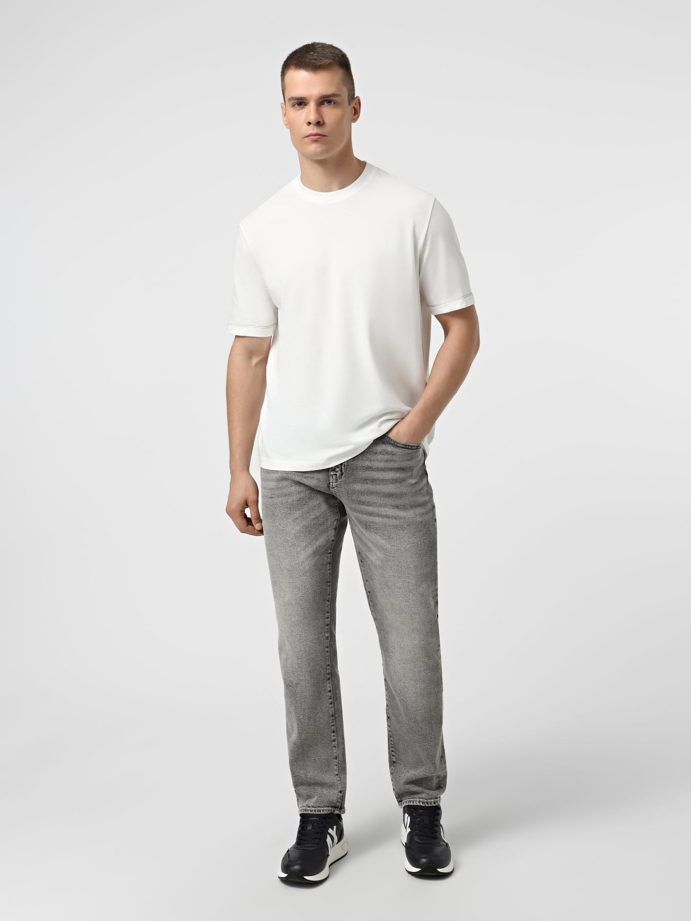 Прямые джинсы Armani Exchange модель XM000069-AF18823-M8088 Фото