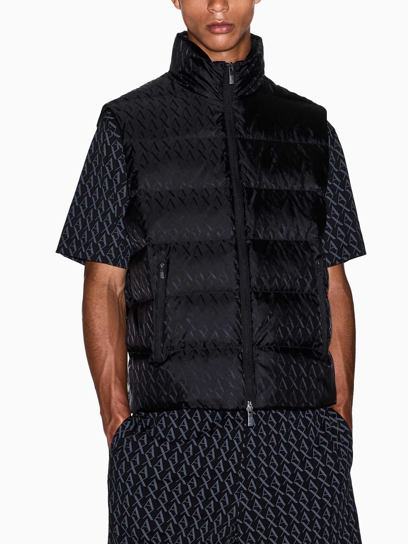 Утепленный жилет Armani Exchange модель XM001581-AF16628-UC001 Фото