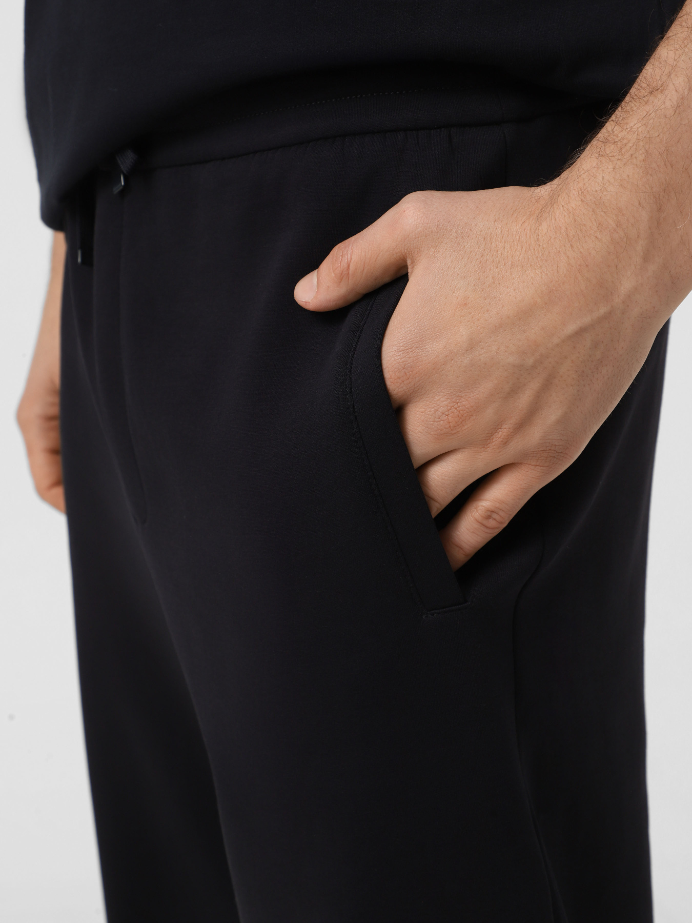 Штани спортивні Armani Exchange модель XM001894-AF10818-UB101 Фото