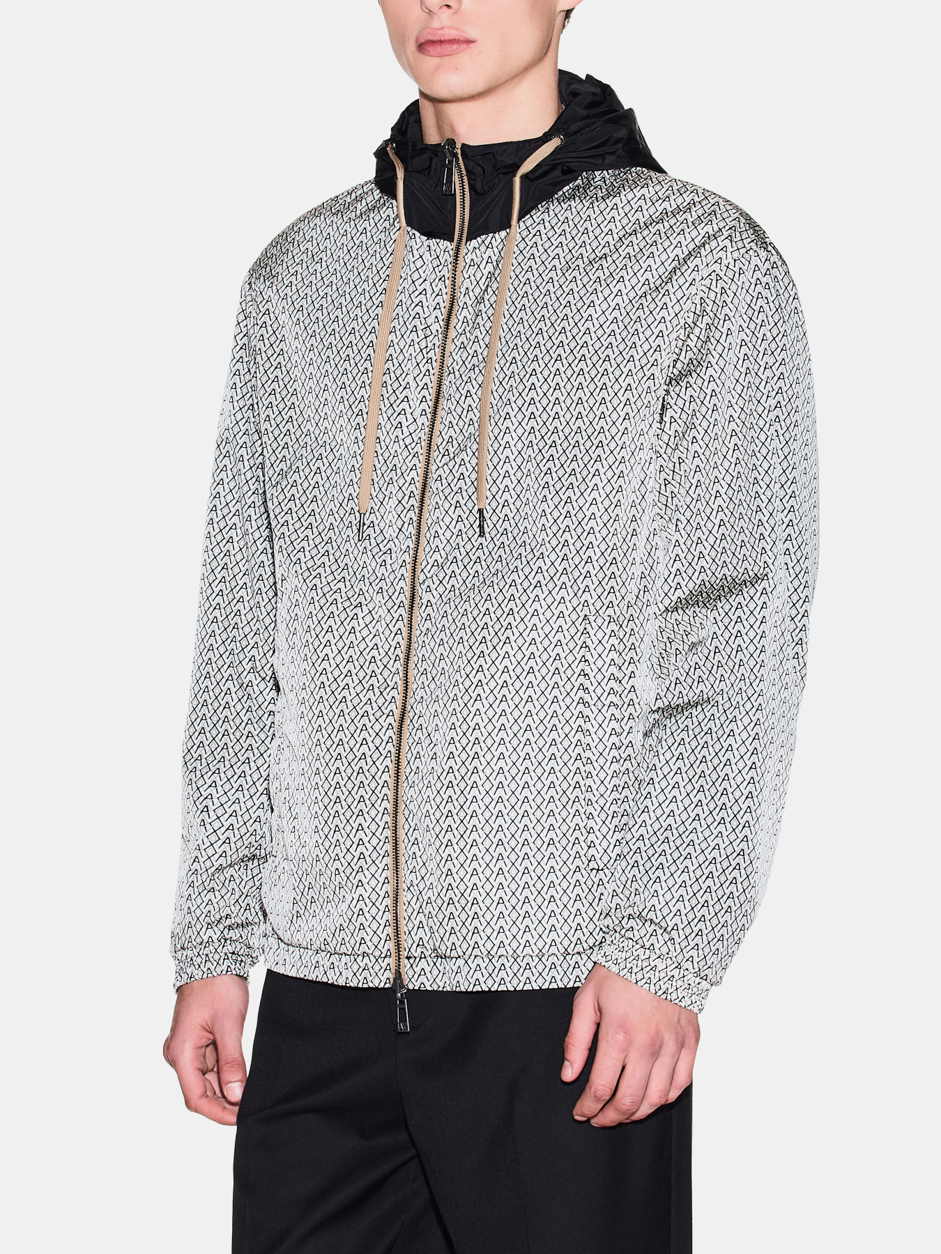 Armani Exchange модель XM001830-AF18579-M0245 Фото