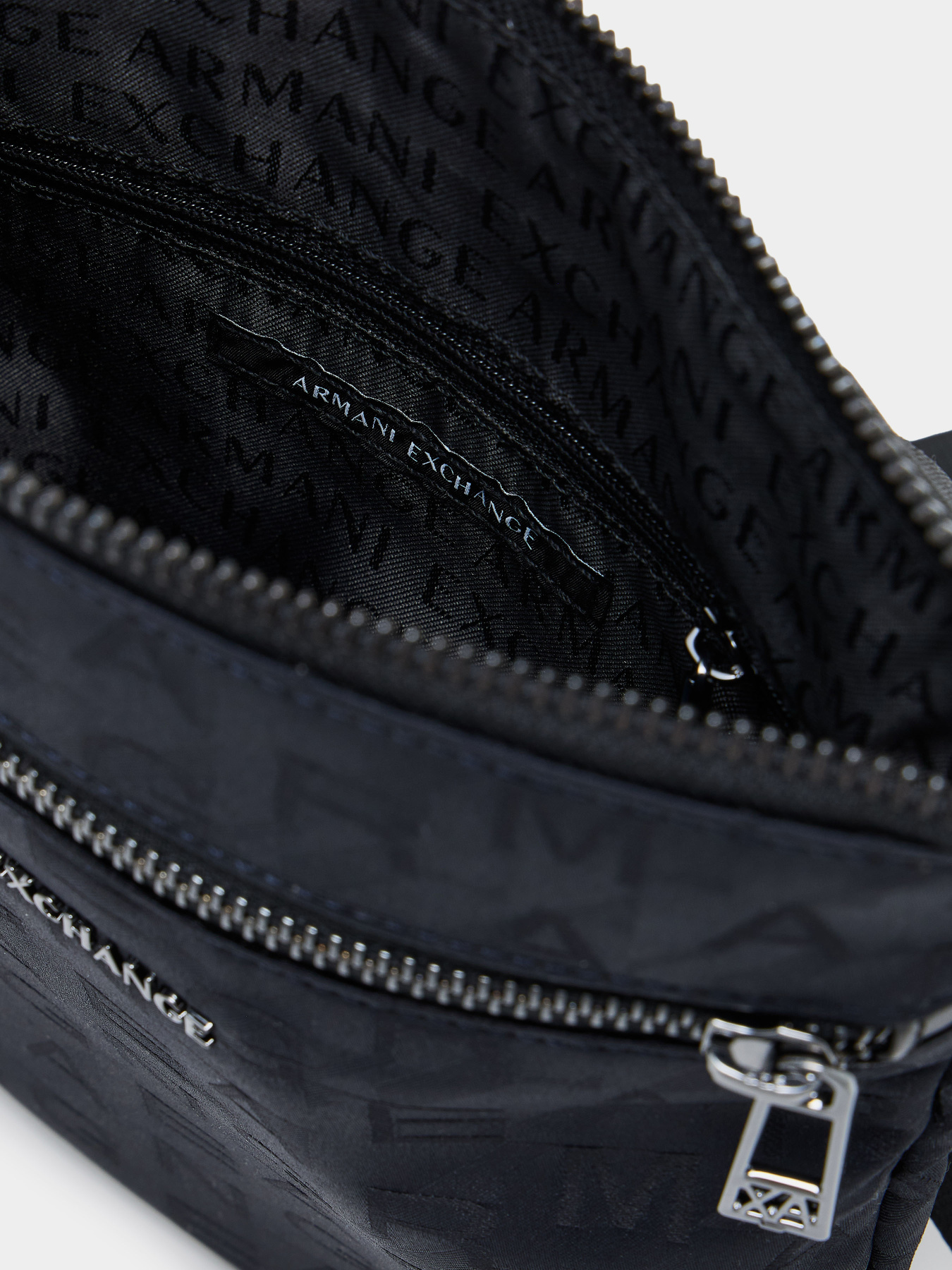 Armani Exchange модель XM001612-AF22826-UB101 Фото