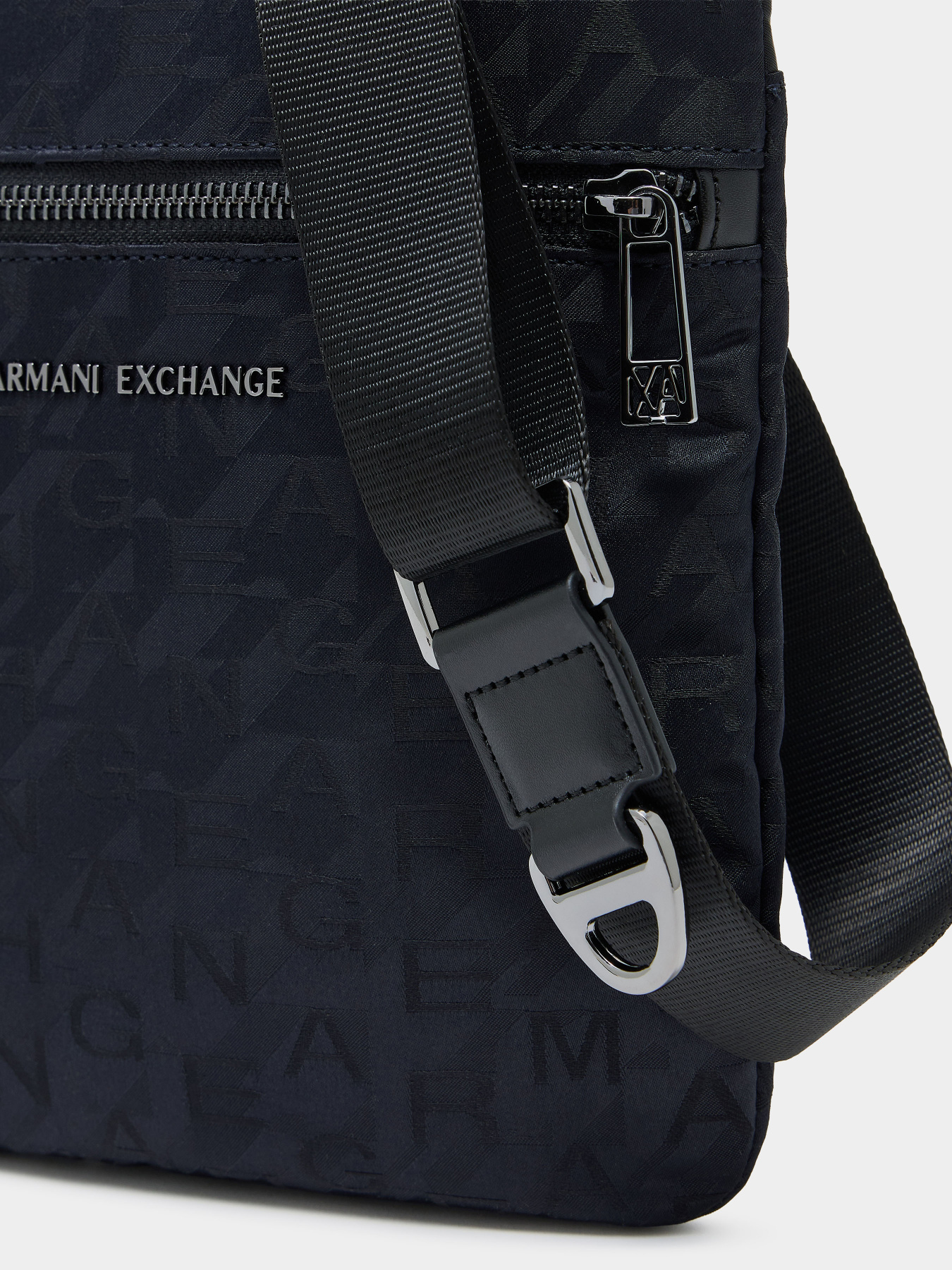 Мессенджер Armani Exchange модель XM001612-AF22826-UB101 Фото