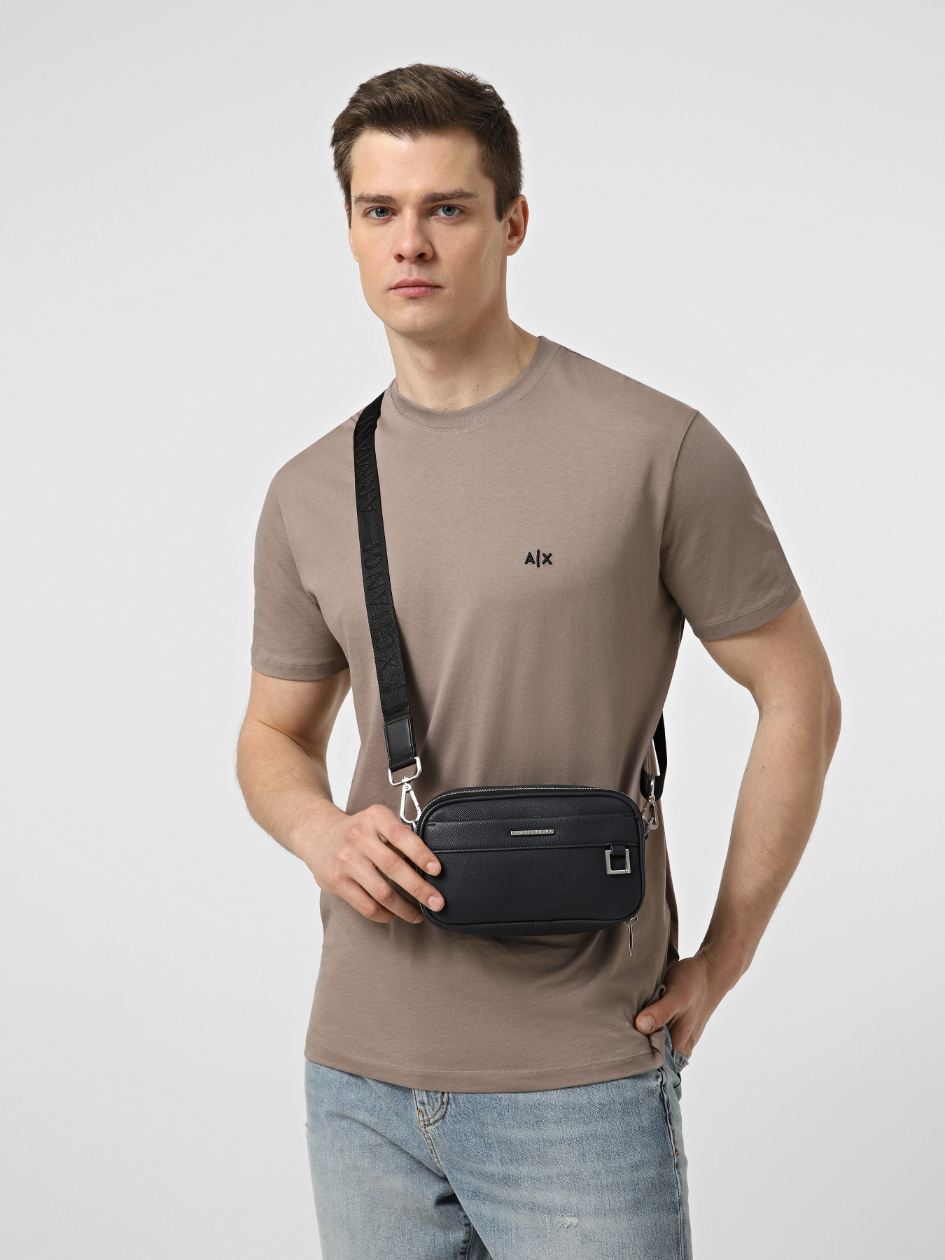 Кросс-боди Armani Exchange модель XM002038-AF19931-UB100 Фото