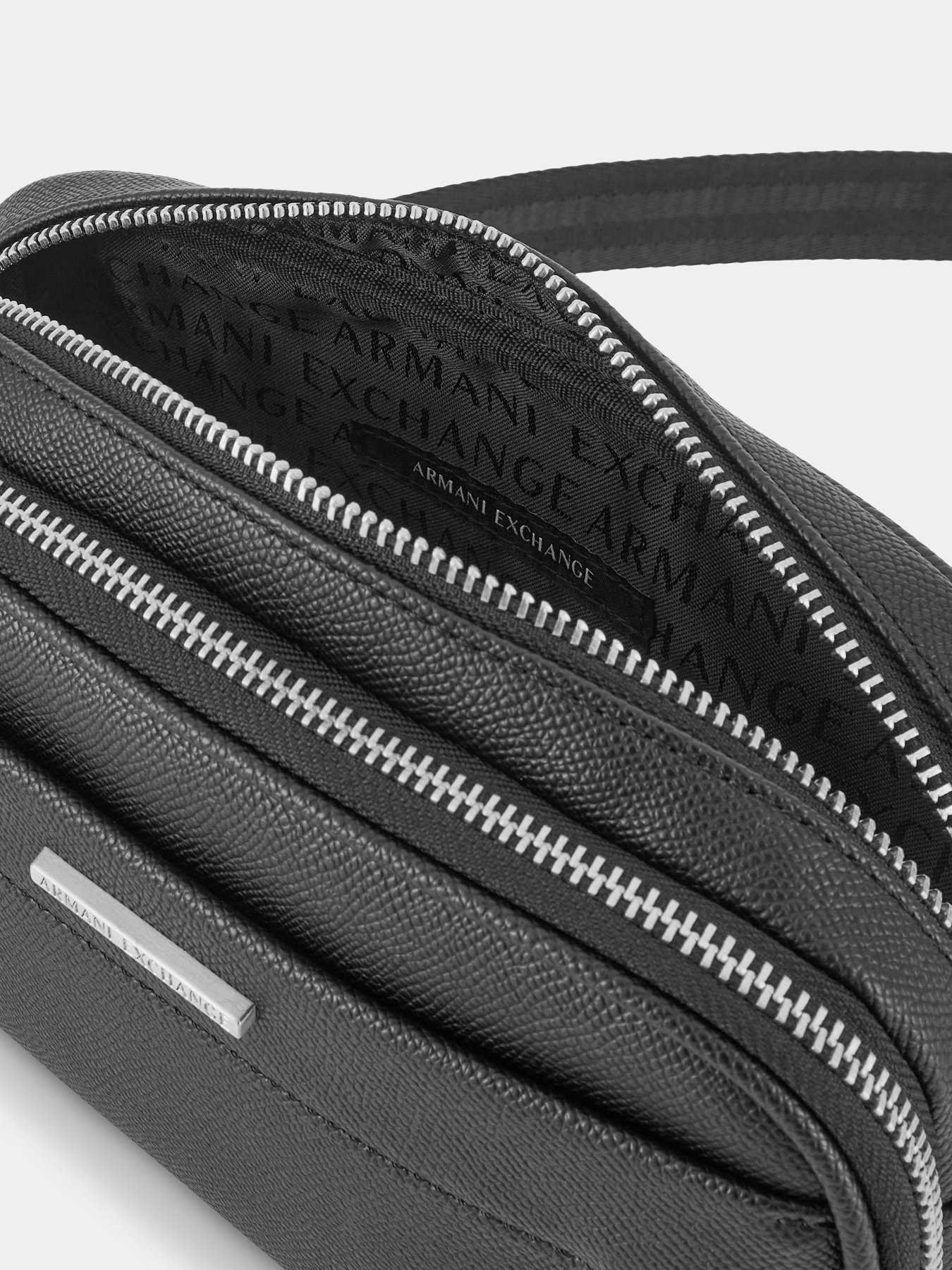 Armani Exchange модель XM002038-AF19931-UC001 Фото