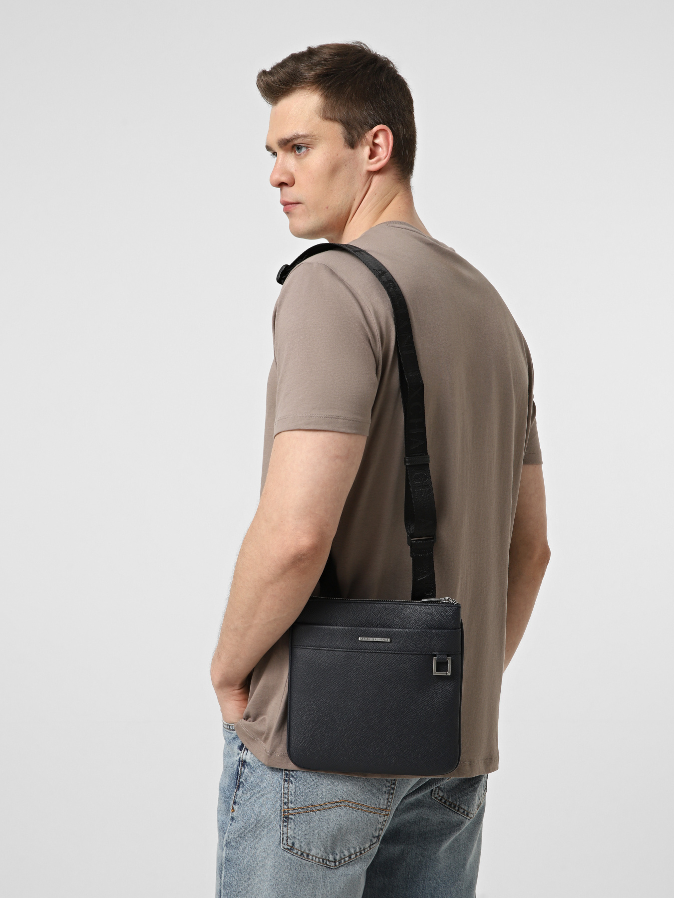 Мессенджер Armani Exchange модель XM002039-AF19931-UB100 Фото