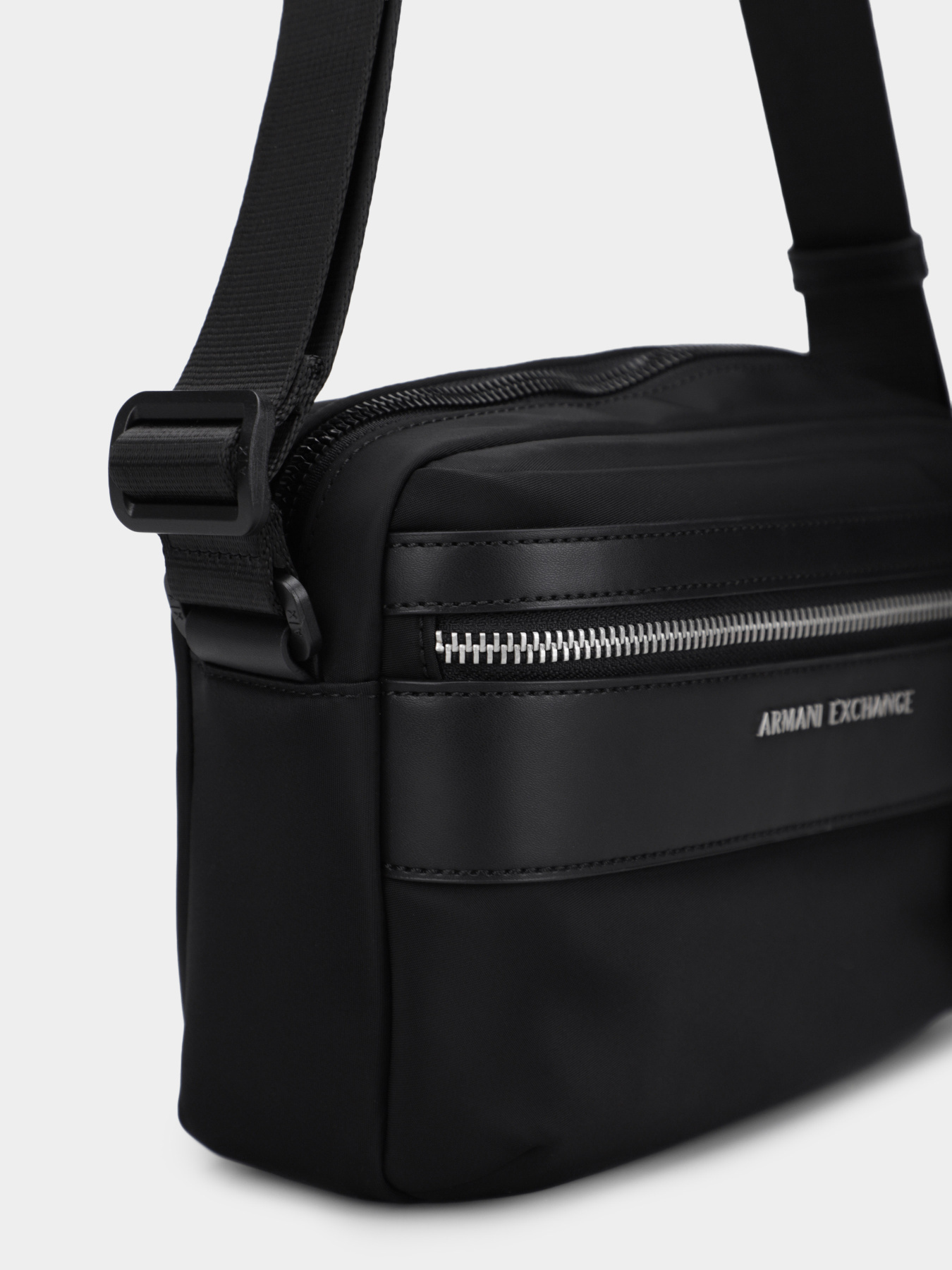 Armani Exchange модель XM002535-AF22538-MC105 Фото